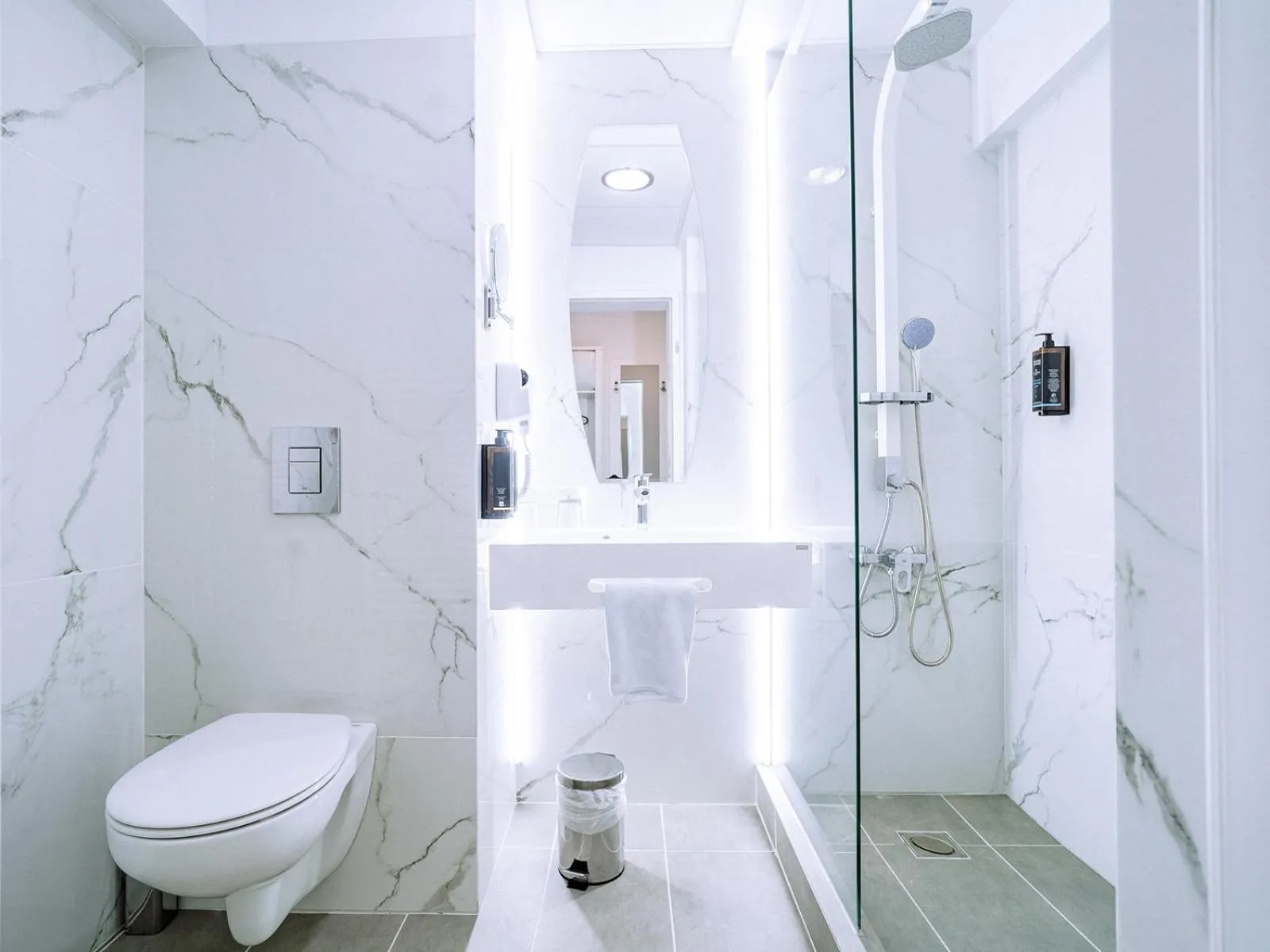 Shower in Continental Forum Oradea