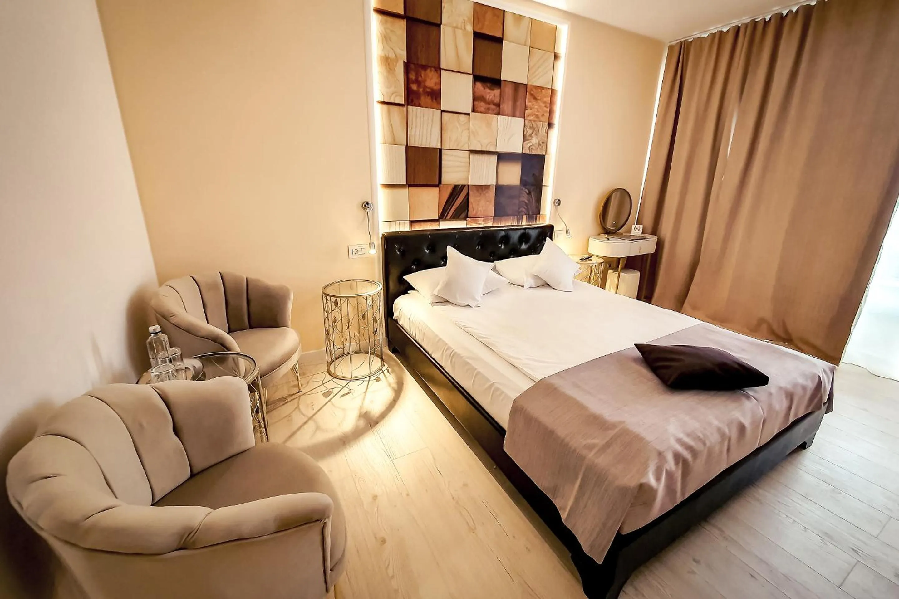 Bed in Continental Forum Arad