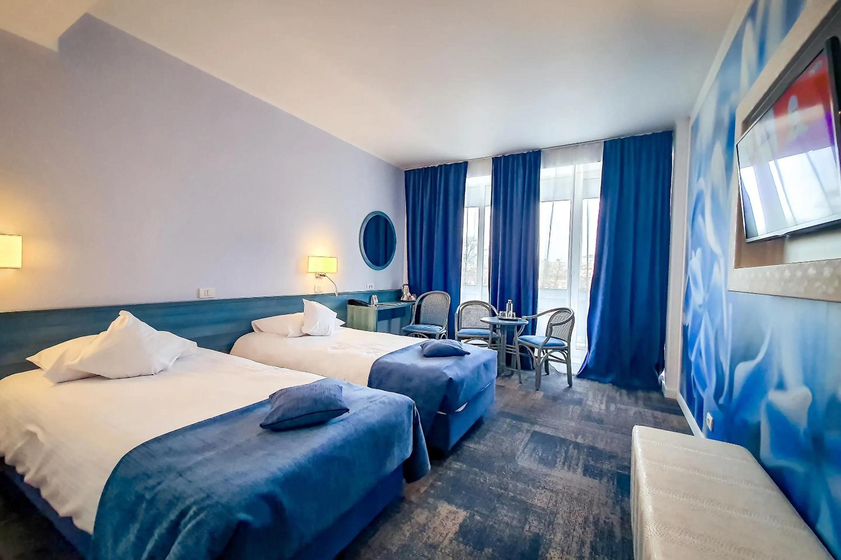 Other, Bed in Continental Forum Arad