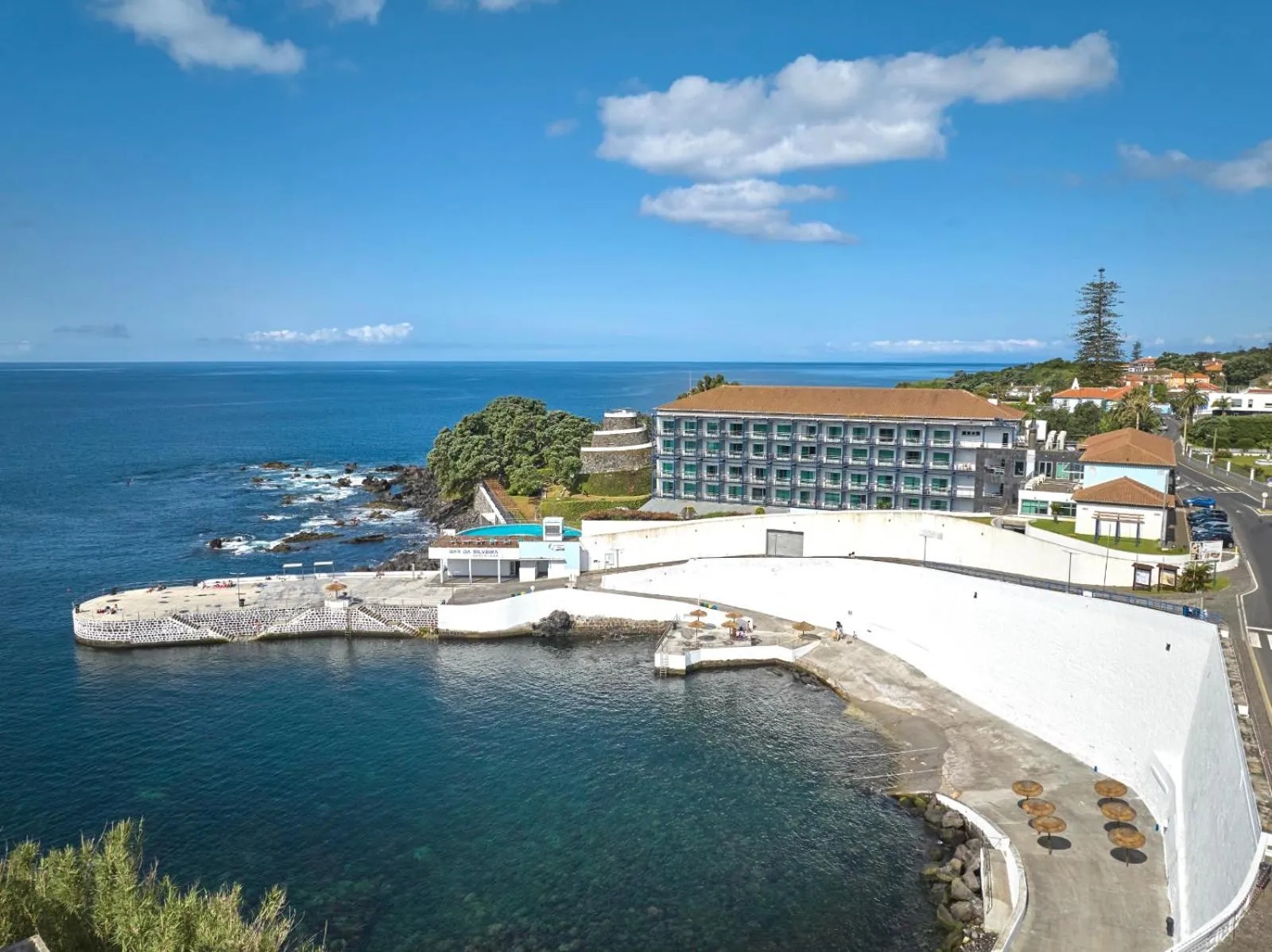 Property building in Hotel Do Caracol