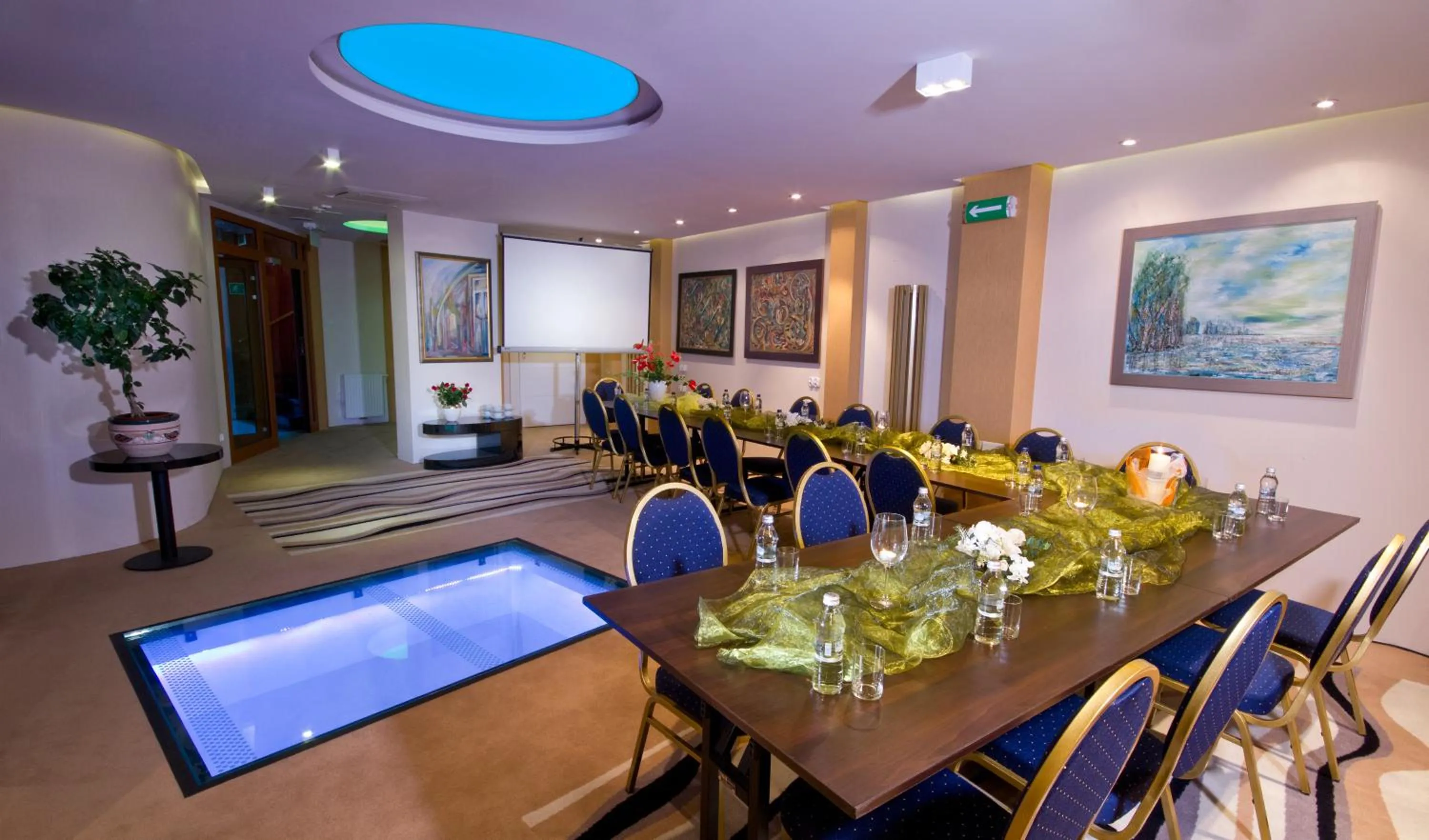 Business facilities in Hotel Fahrenheit