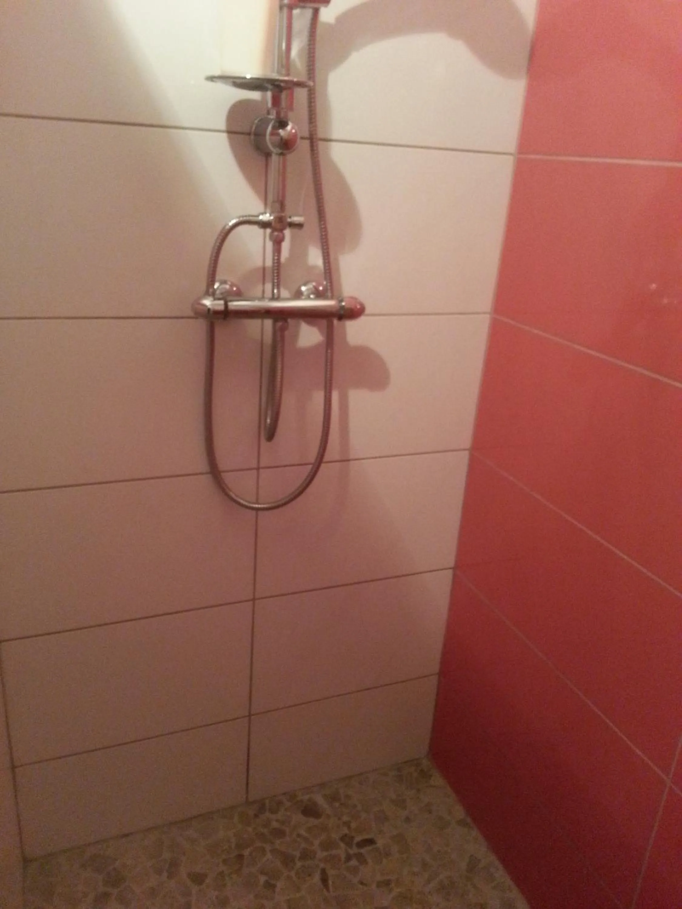 Shower in Ferme du Montheu