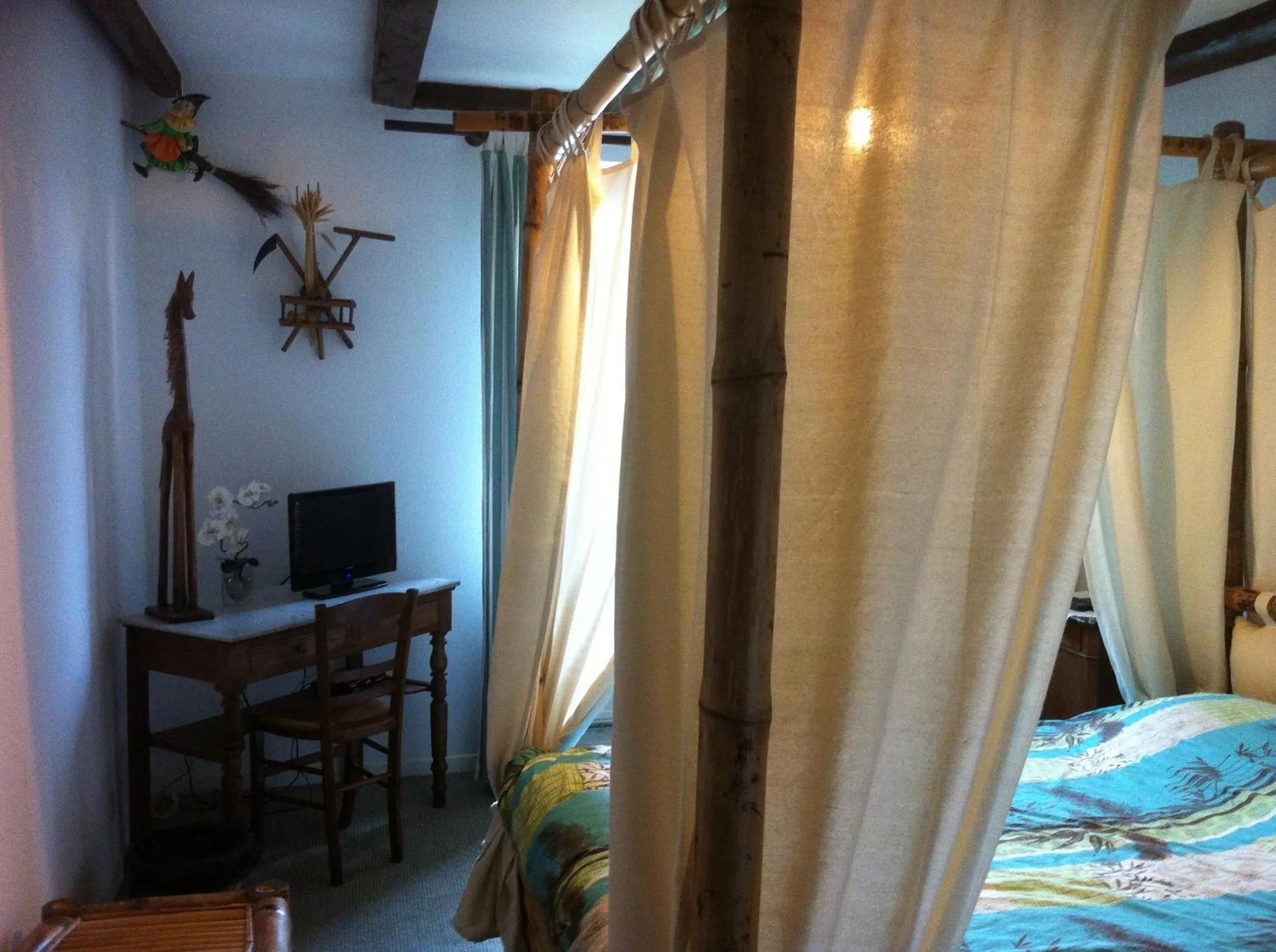 Photo of the whole room, Bed in Ferme du Montheu