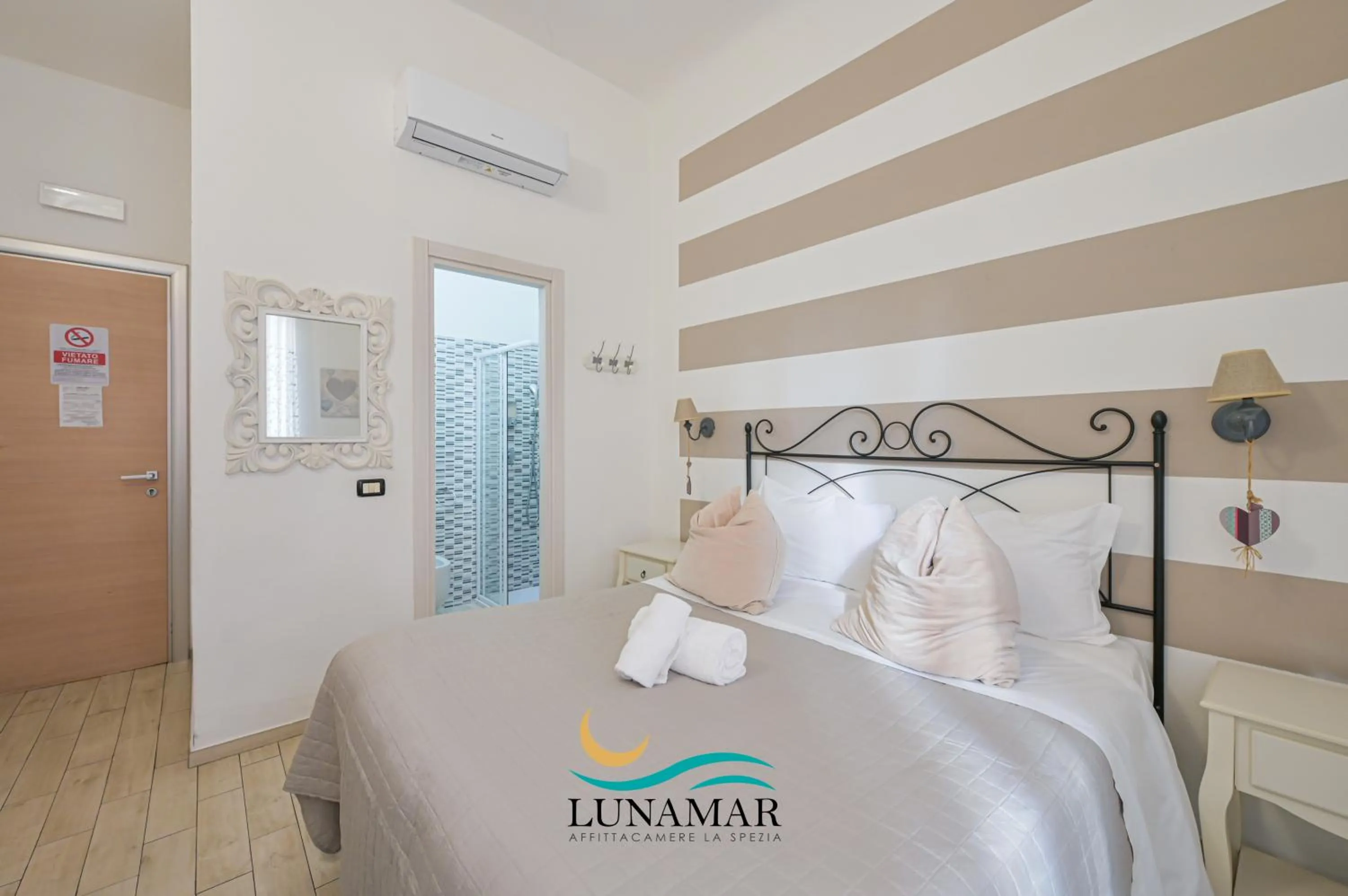 Bed in Affittacamere Lunamar