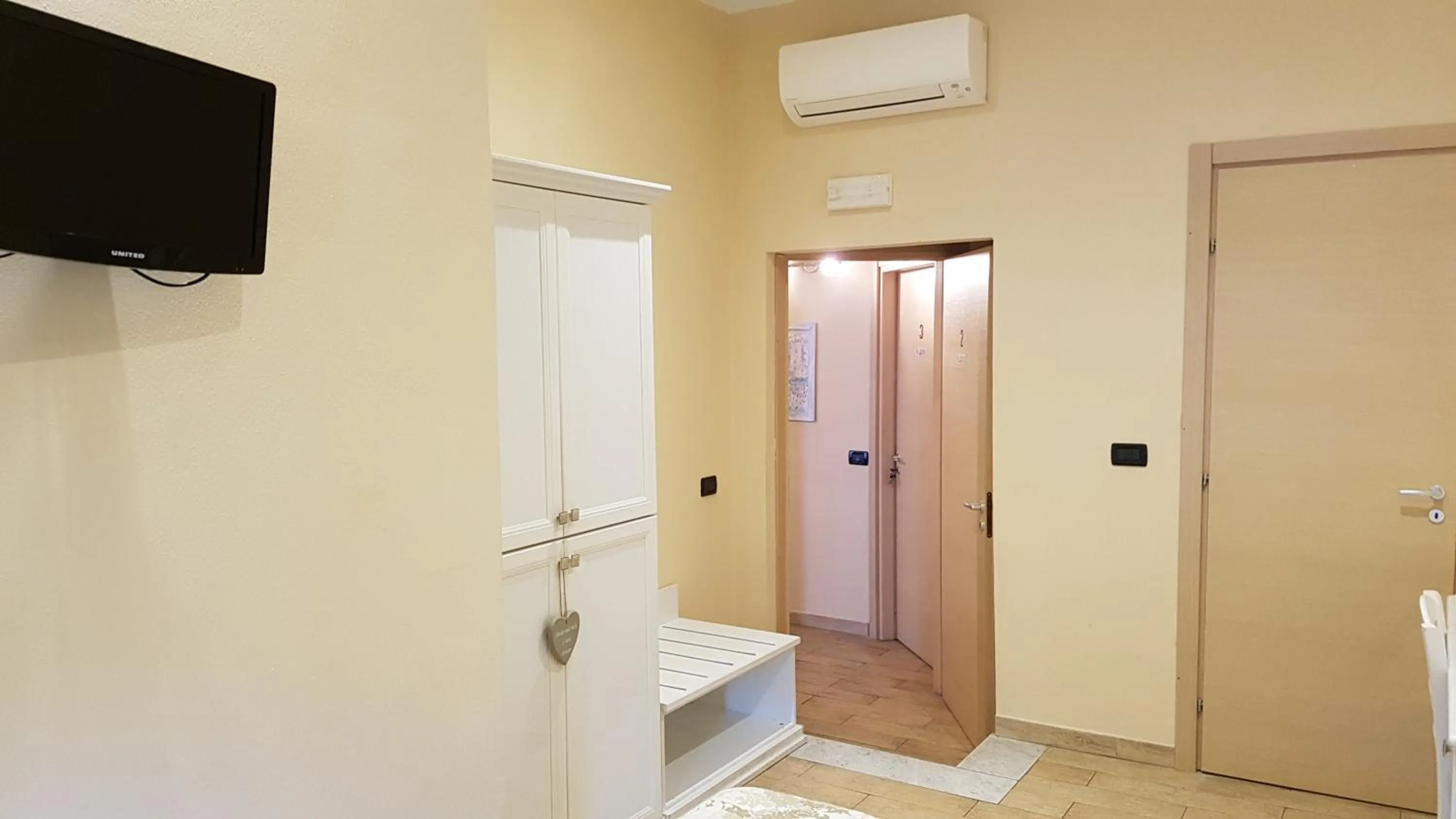 TV and multimedia in Affittacamere Lunamar