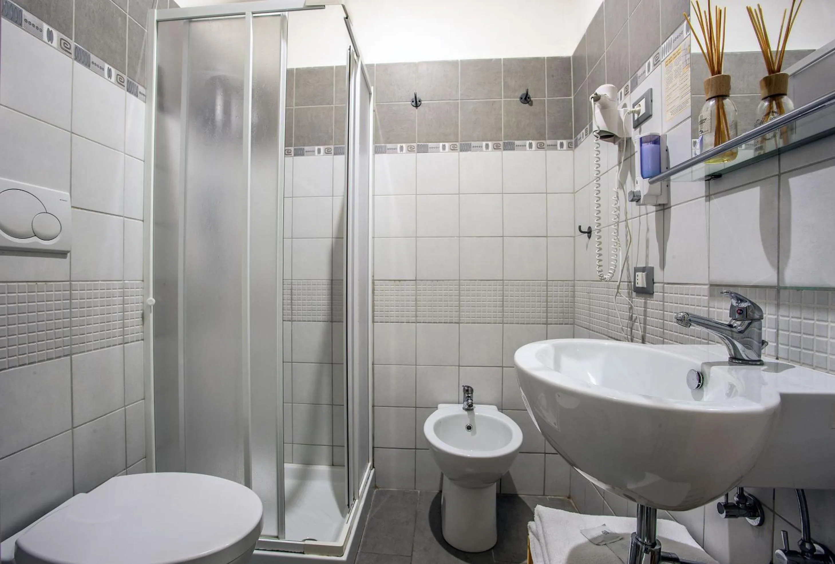 Shower in Affittacamere Lunamar