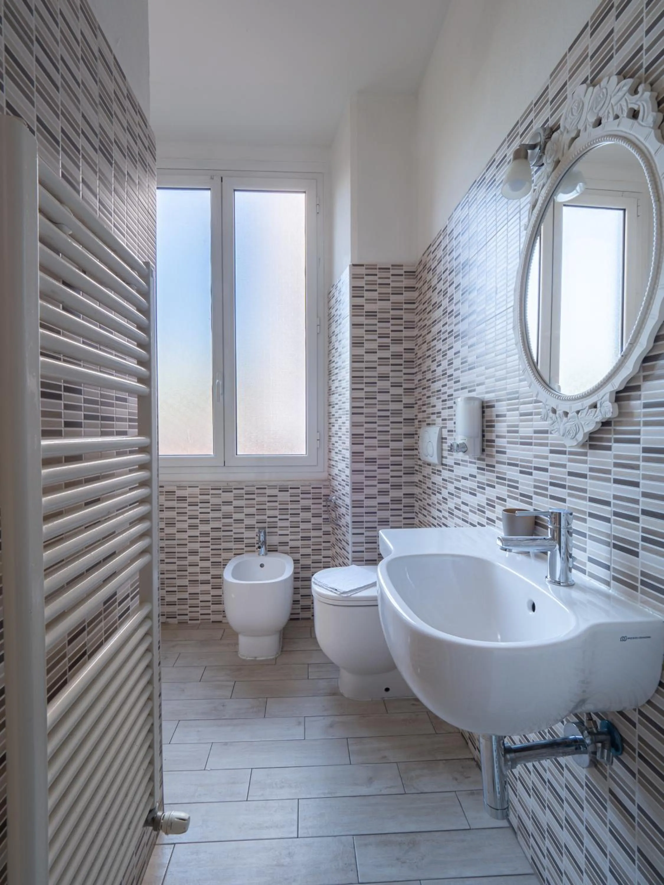 Shower in Affittacamere Lunamar