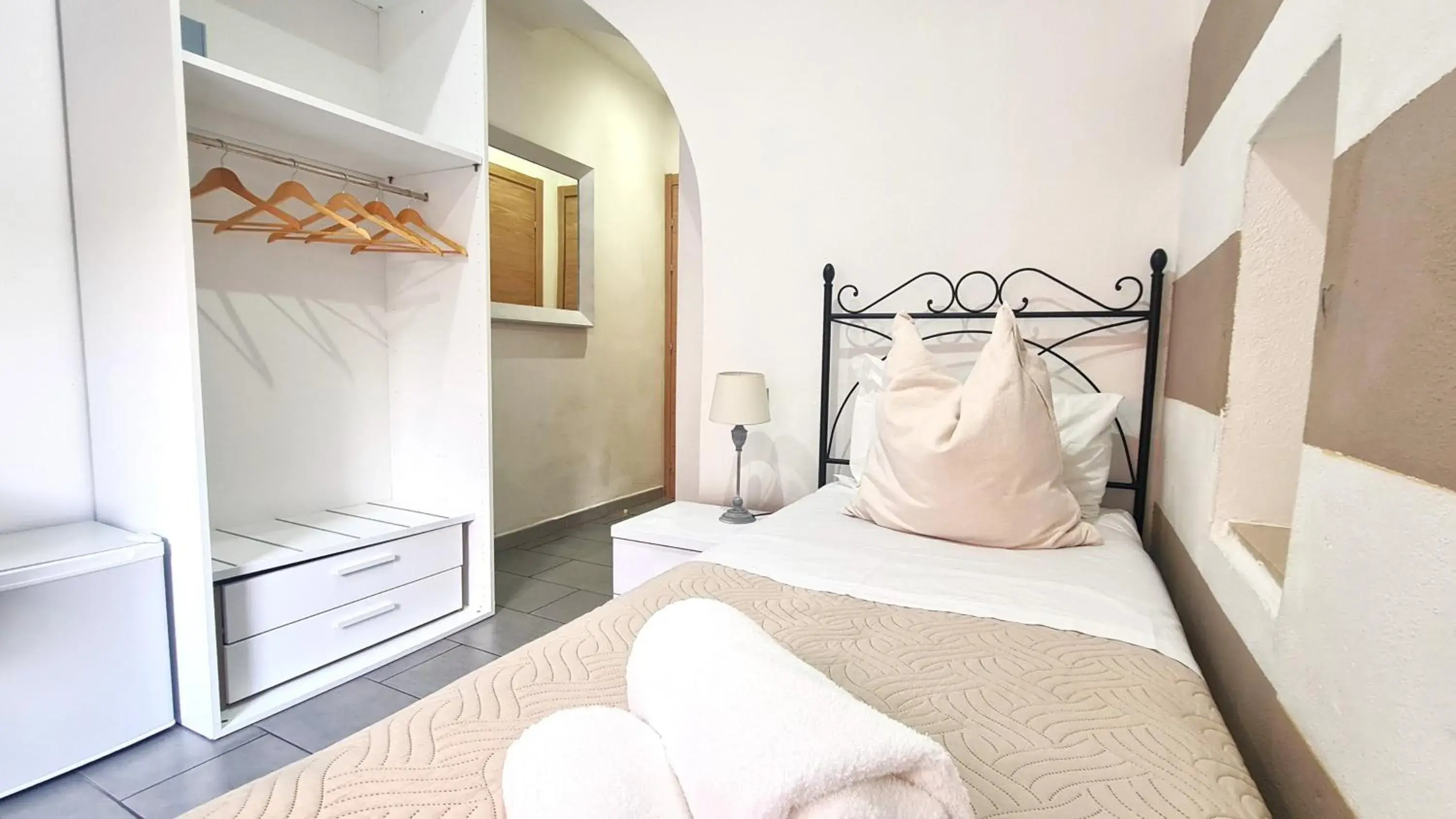 Single Room with Private Bathroom - single occupancy in Affittacamere Lunamar Single Room with Private Bathroom - single occupancy in Affittacamere Lunamar