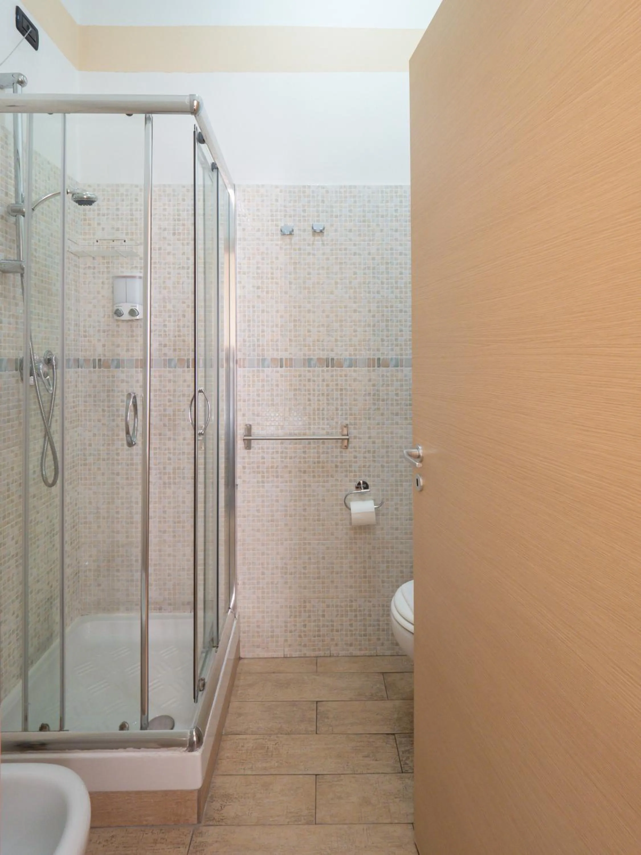 Shower in Affittacamere Lunamar