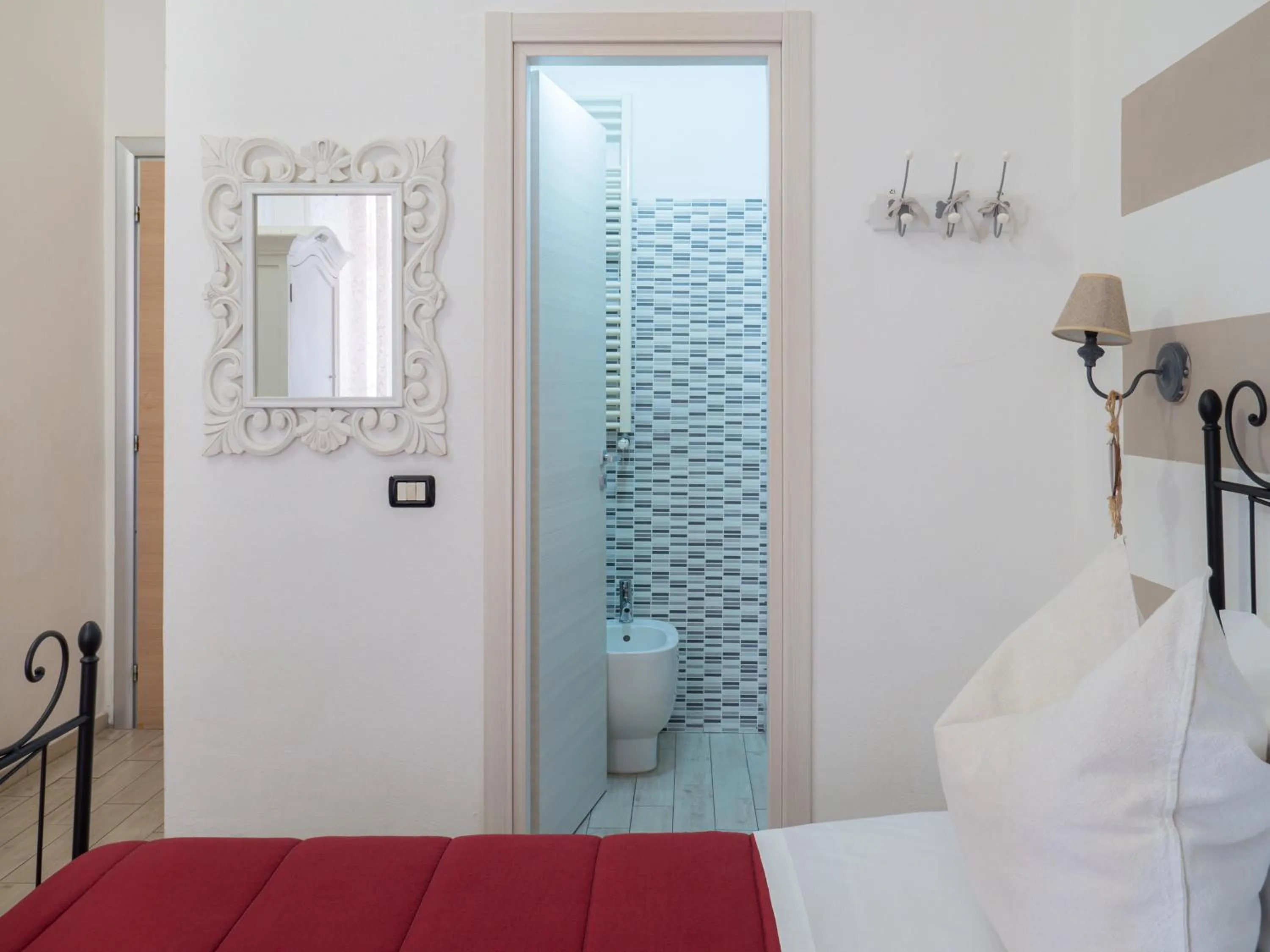 Shower, Bed in Affittacamere Lunamar