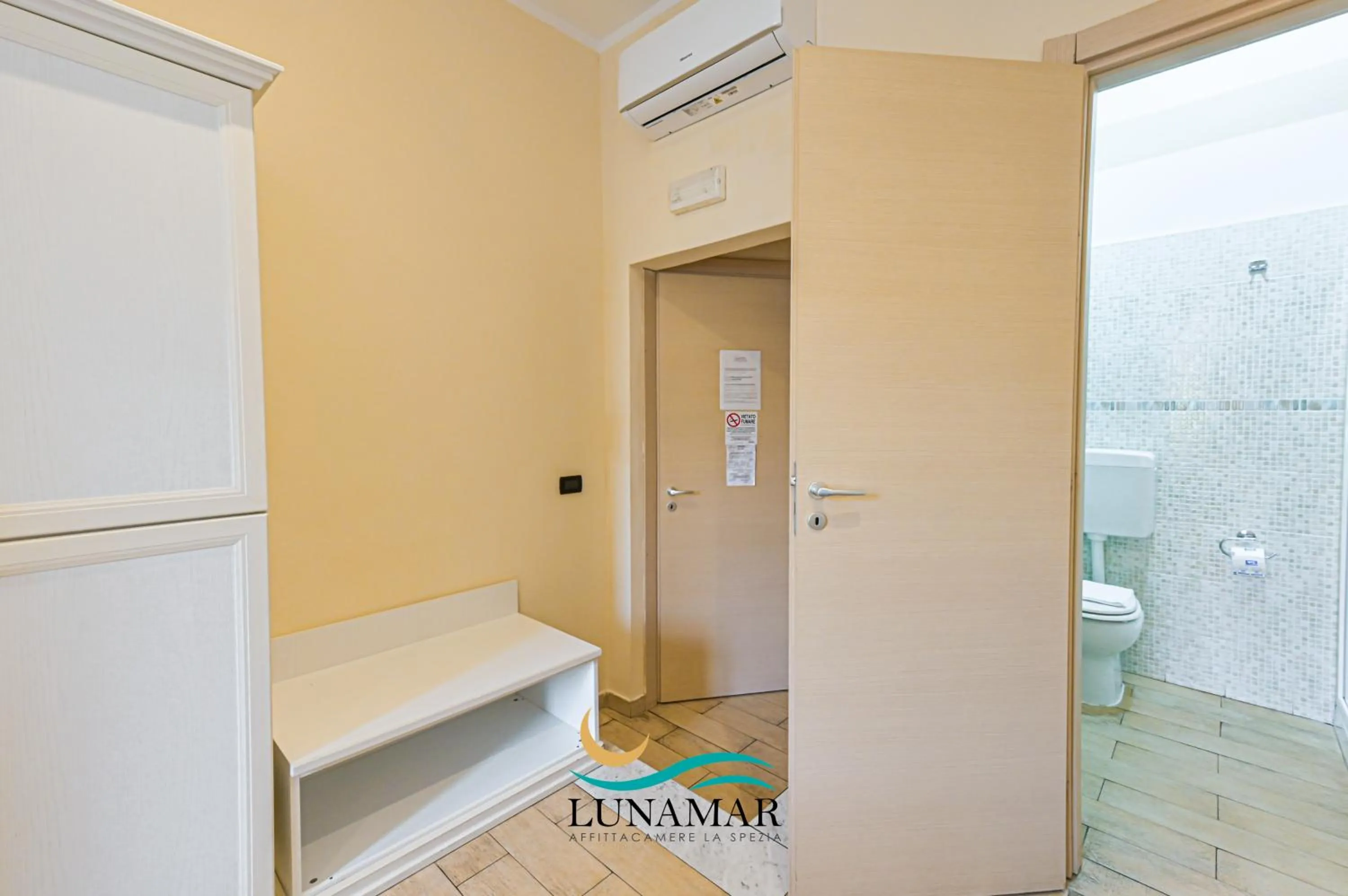 Photo of the whole room in Affittacamere Lunamar