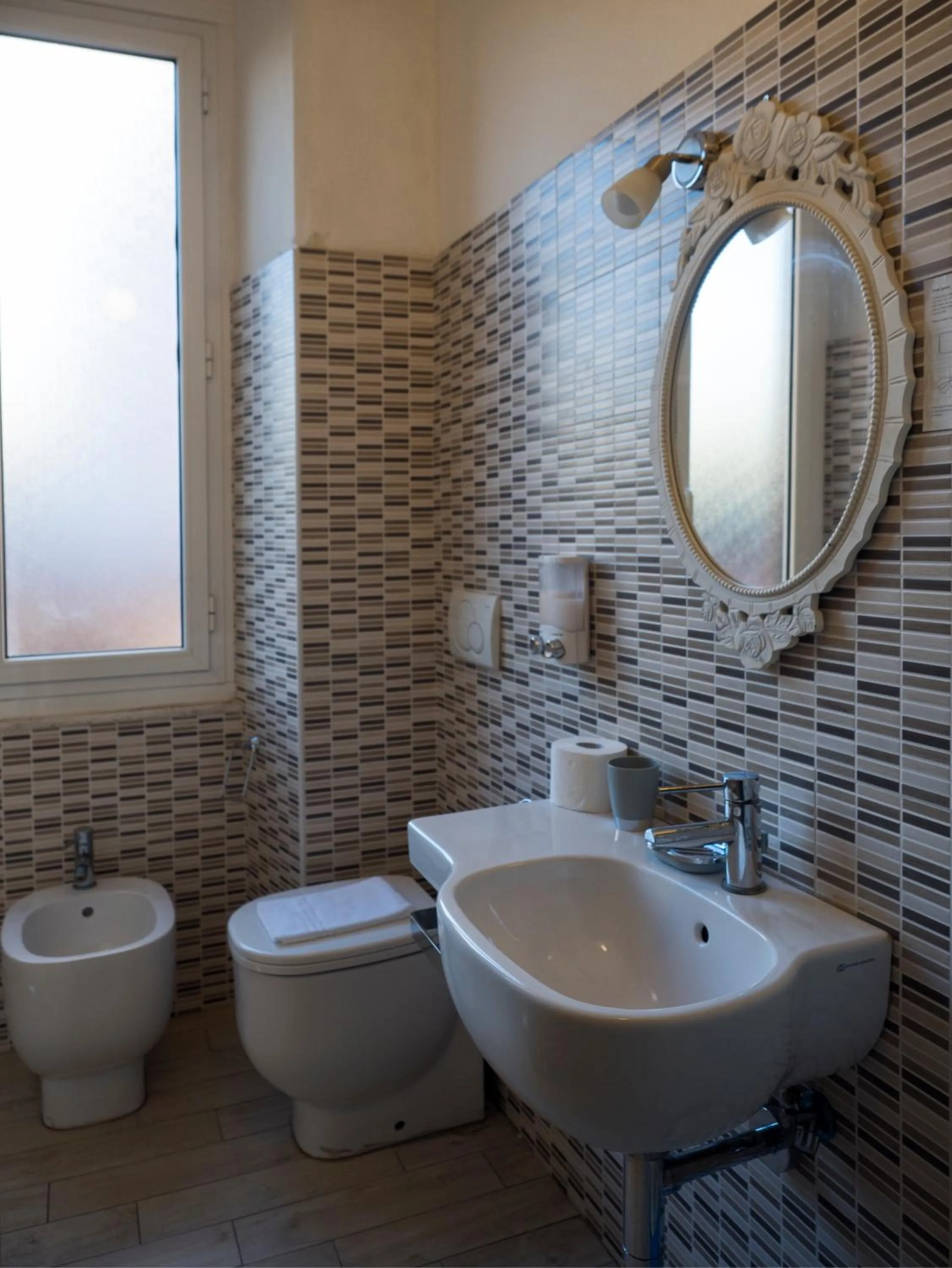 Shower in Affittacamere Lunamar