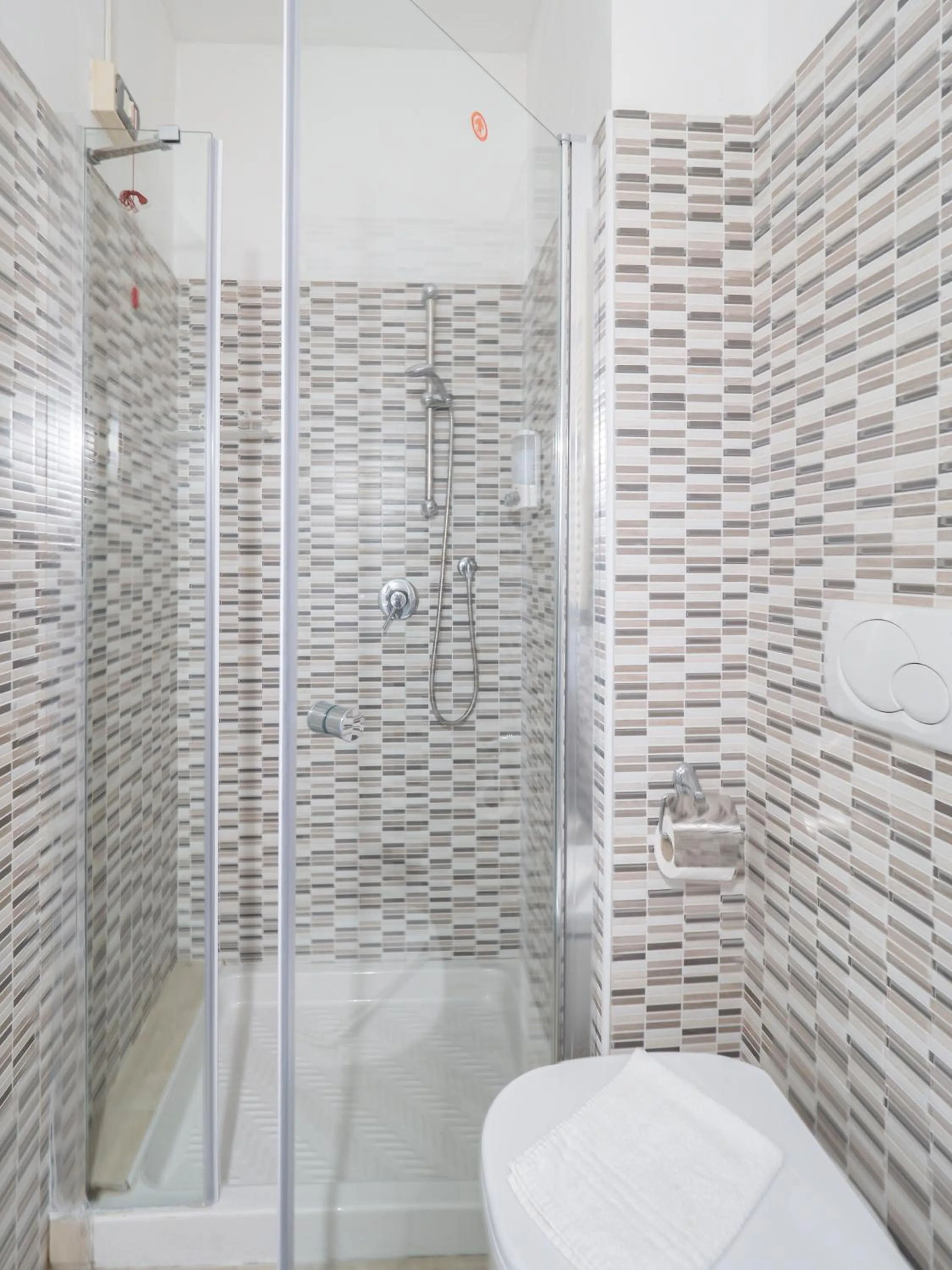 Shower in Affittacamere Lunamar