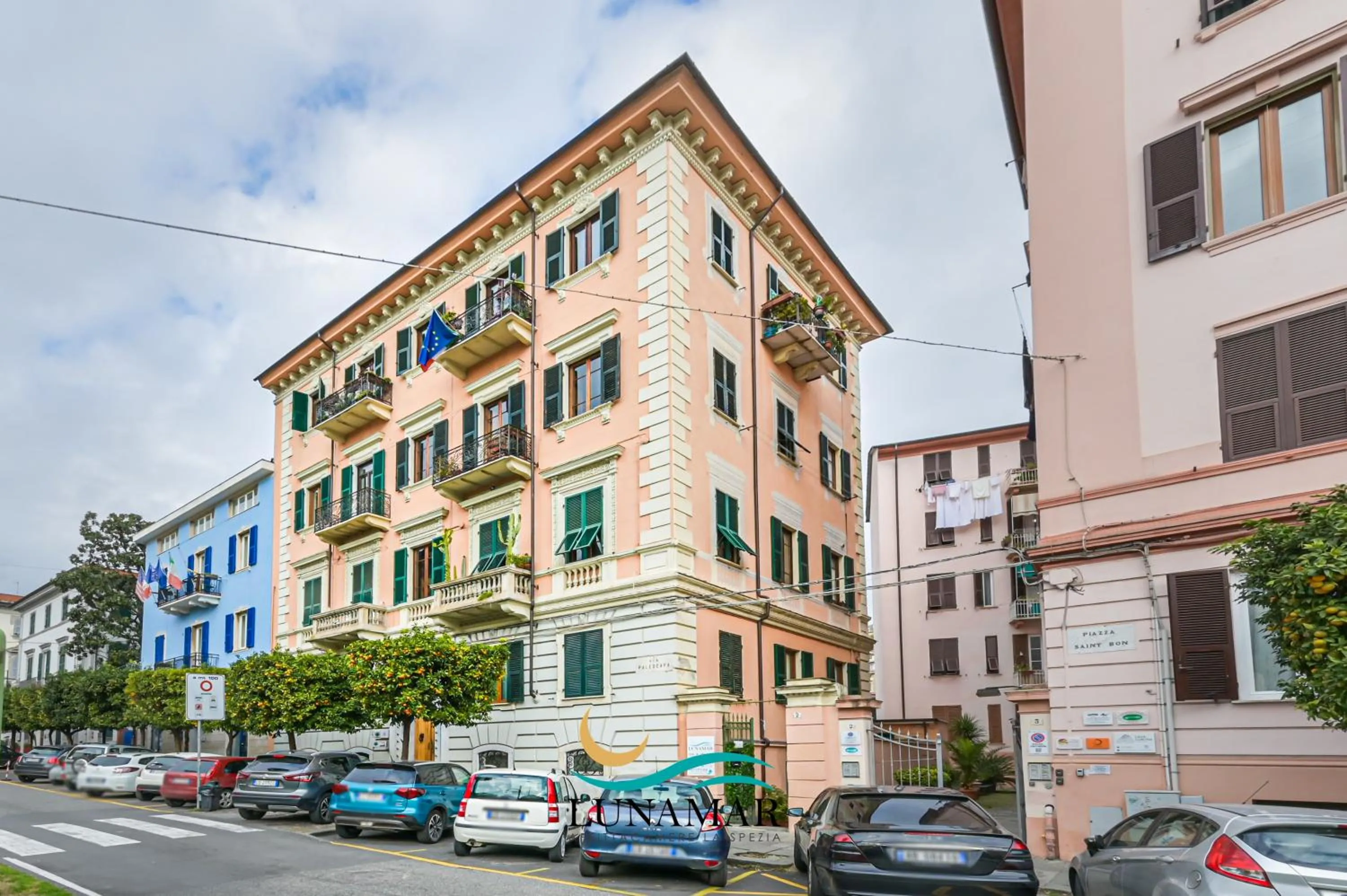 Property building in Affittacamere Lunamar