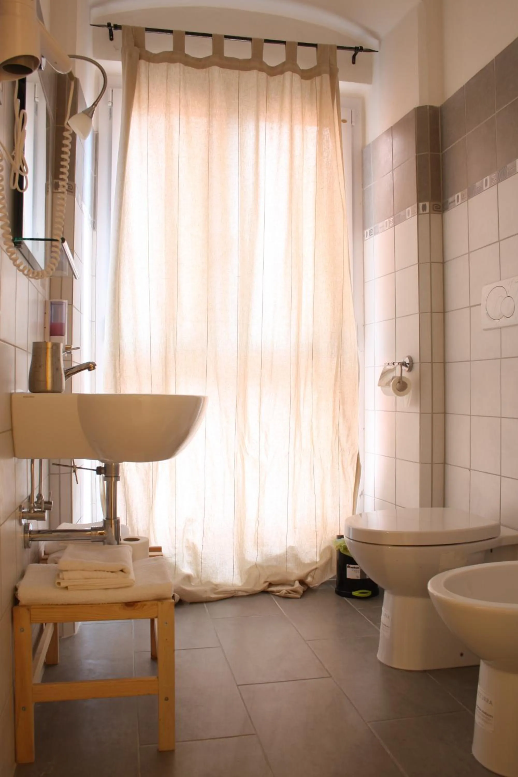 Shower in Affittacamere Lunamar