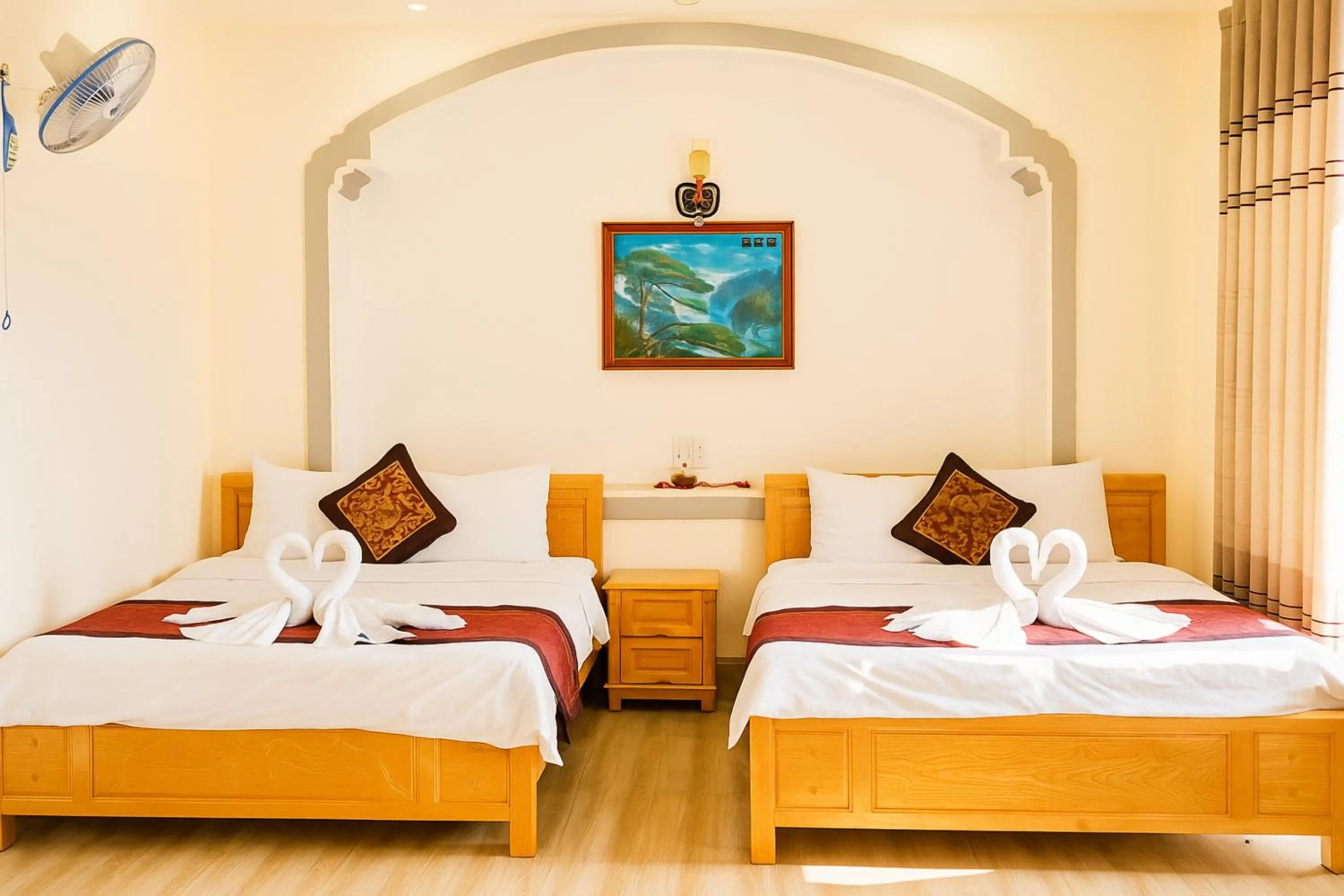 Photo of the whole room, Bed in Kim Ngân Hotel Buôn Ma Thuột