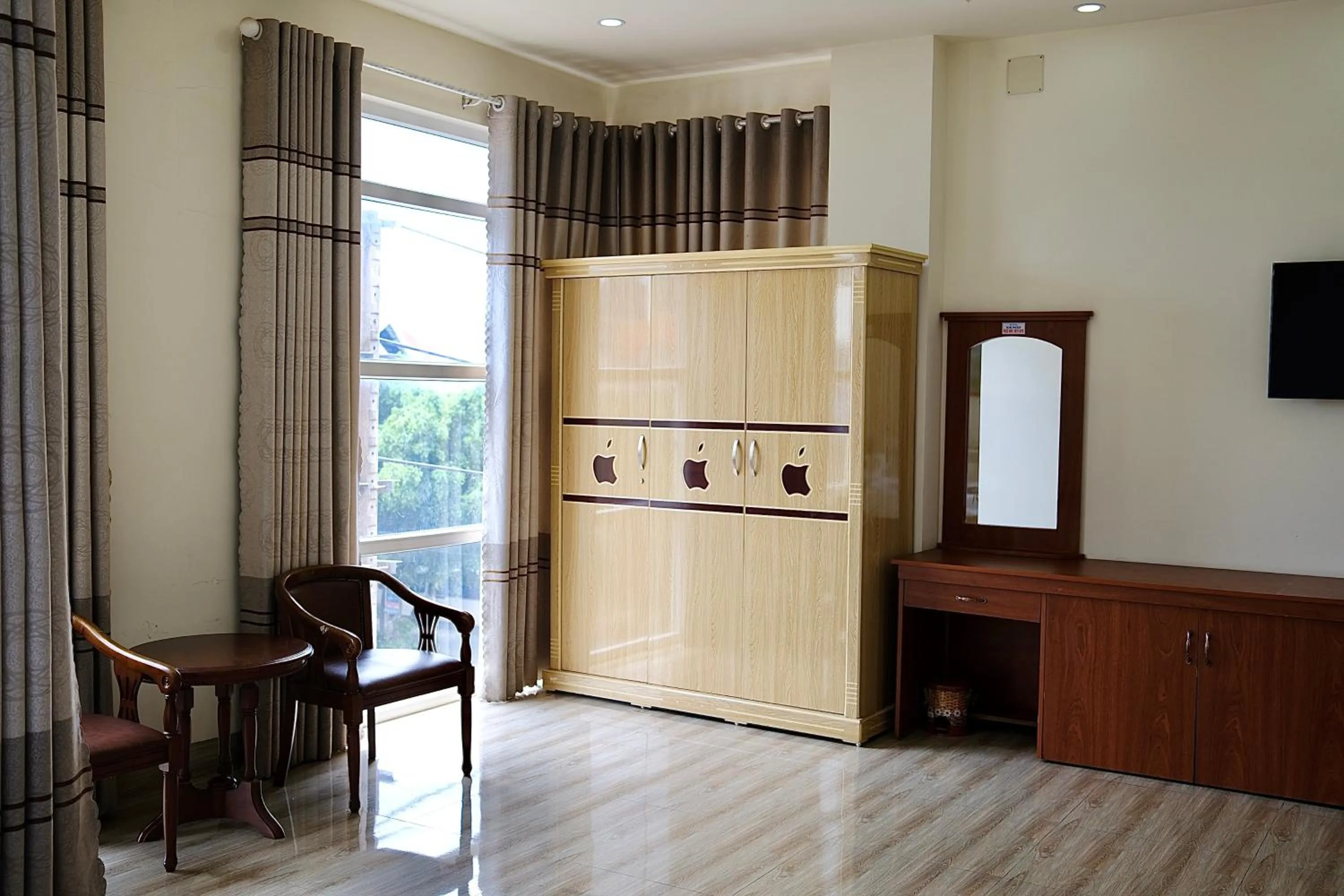 wardrobe in Kim Ngân Hotel Buôn Ma Thuột