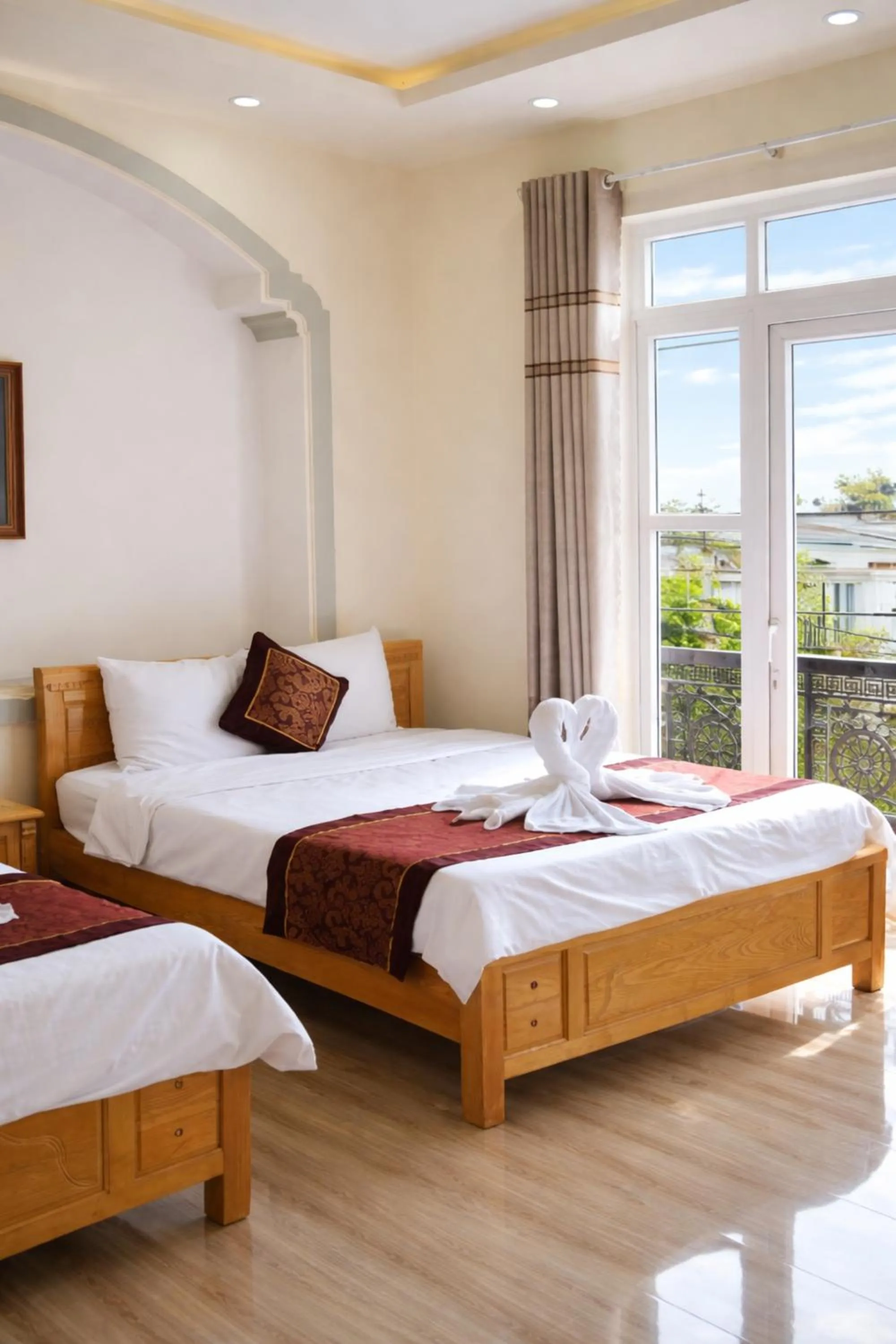 Photo of the whole room, Bed in Kim Ngân Hotel Buôn Ma Thuột