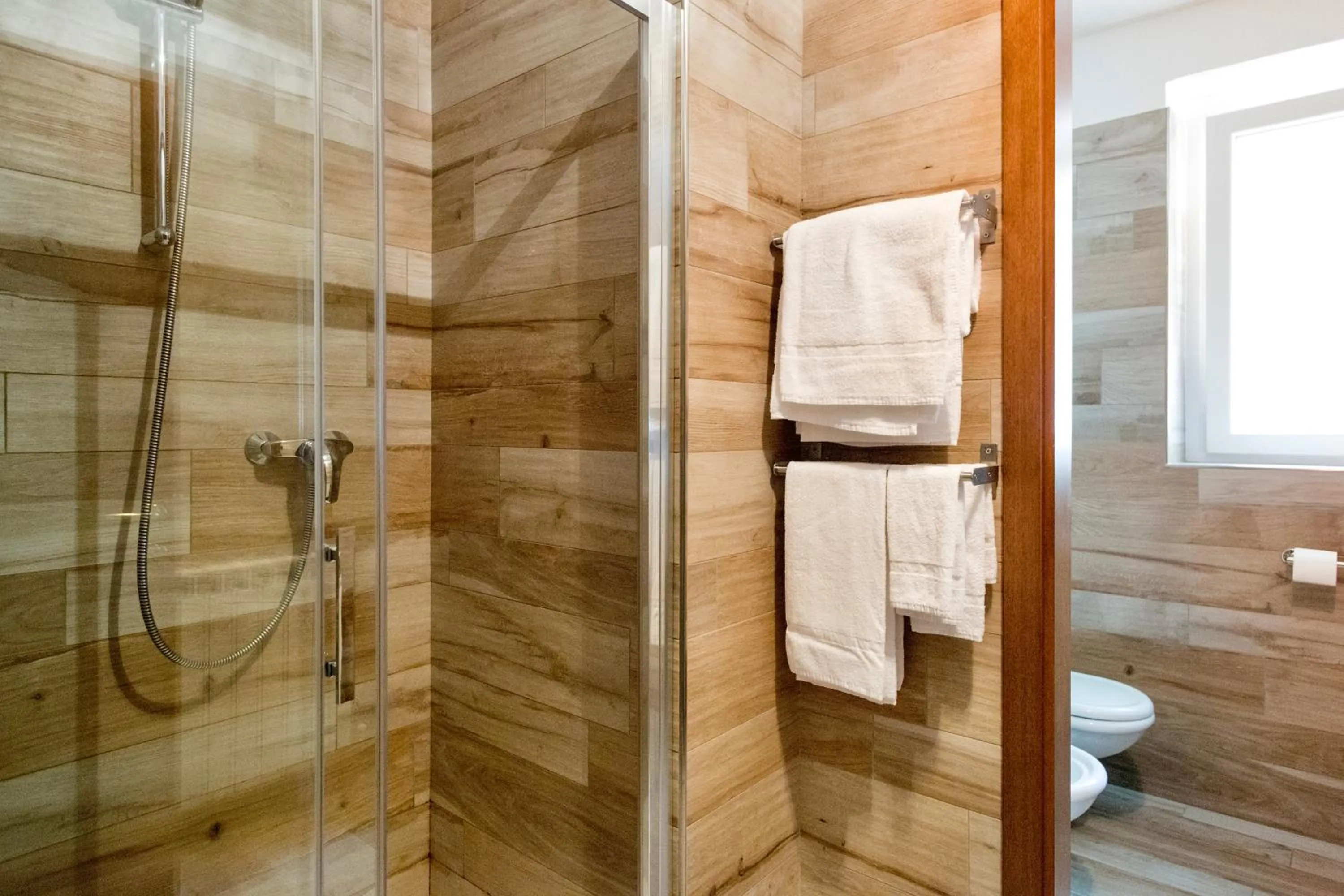 Shower in Hotel Baia di Paré