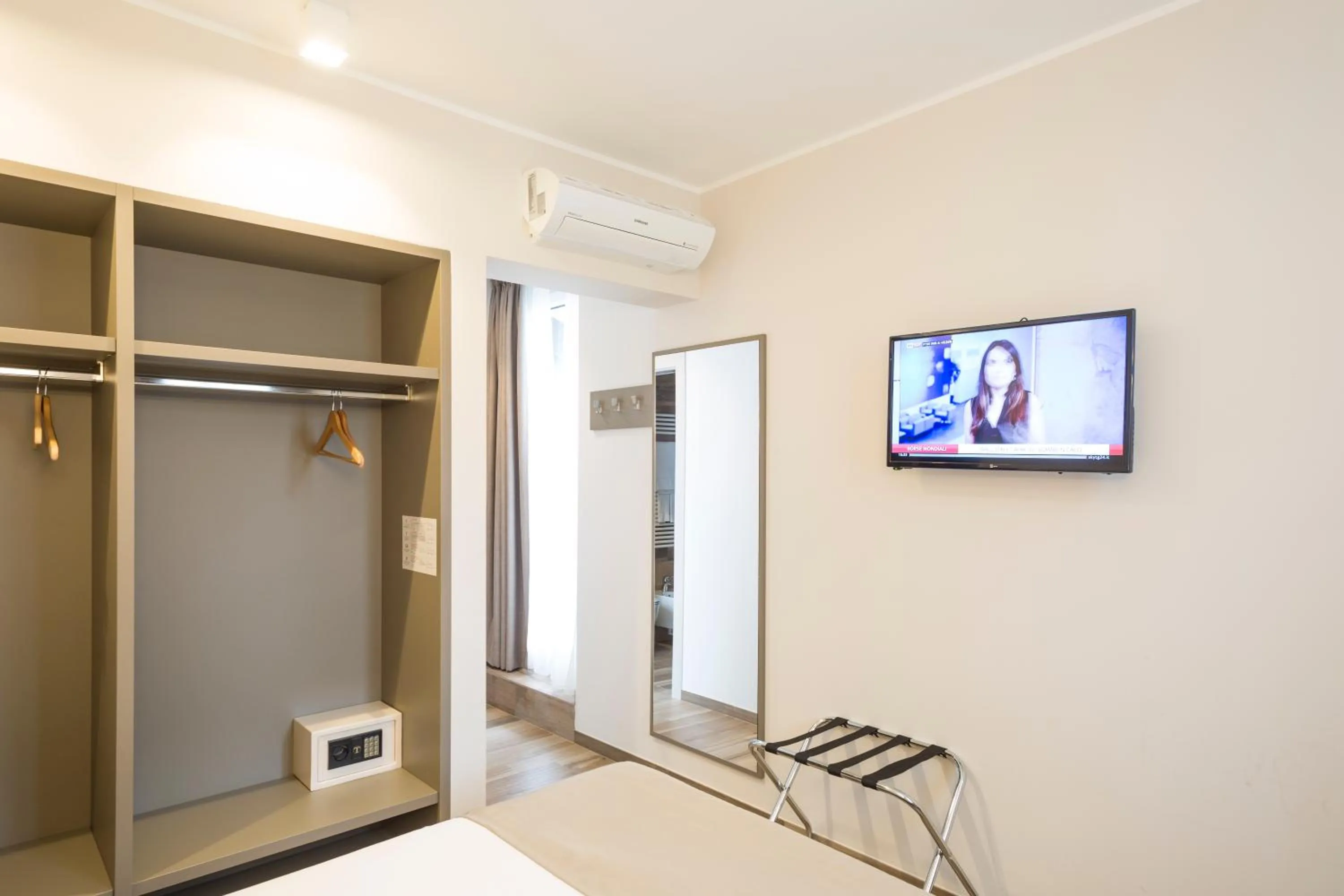 Photo of the whole room, Bed in Hotel Baia di Paré