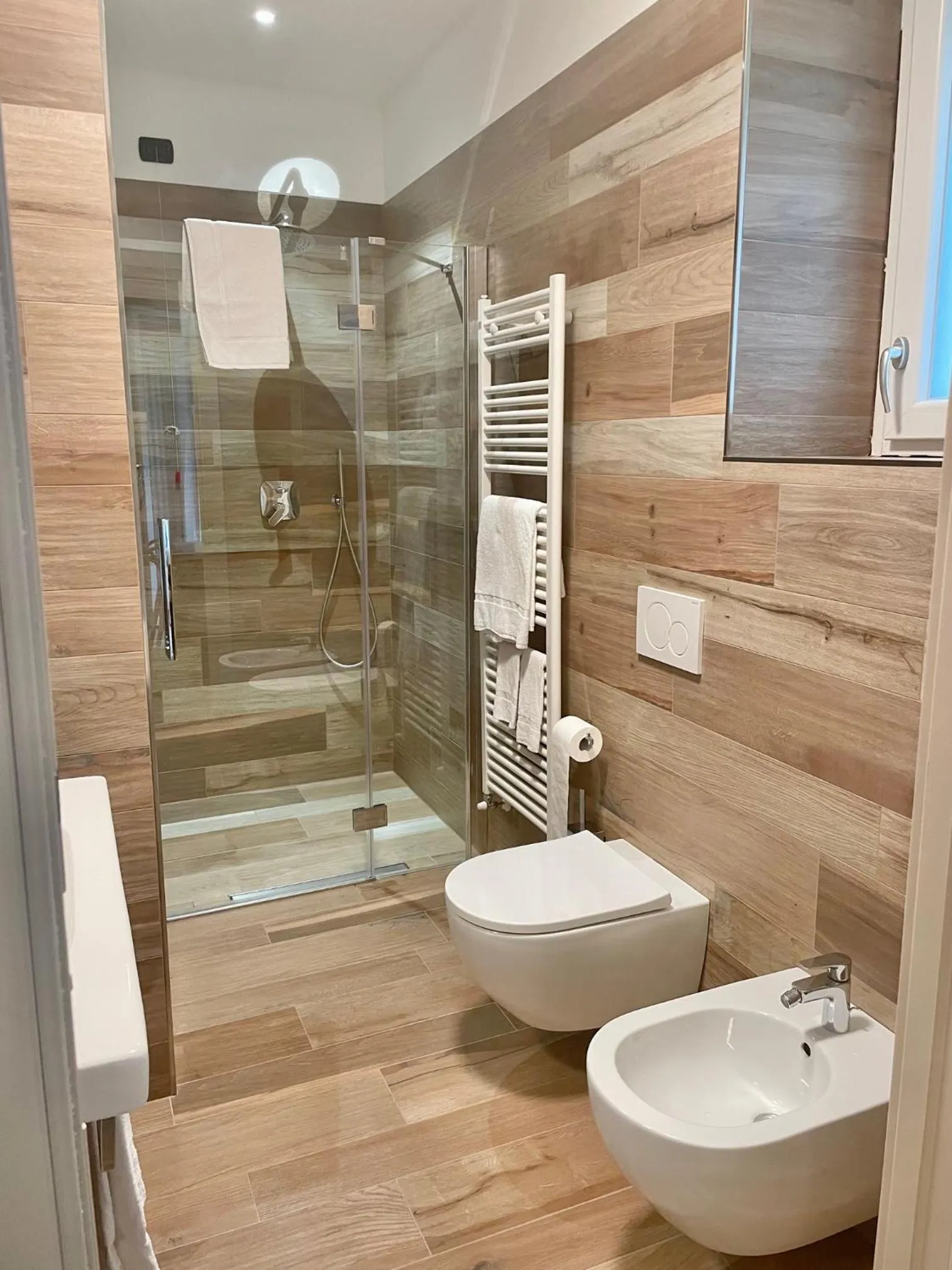 Shower in Hotel Baia di Paré