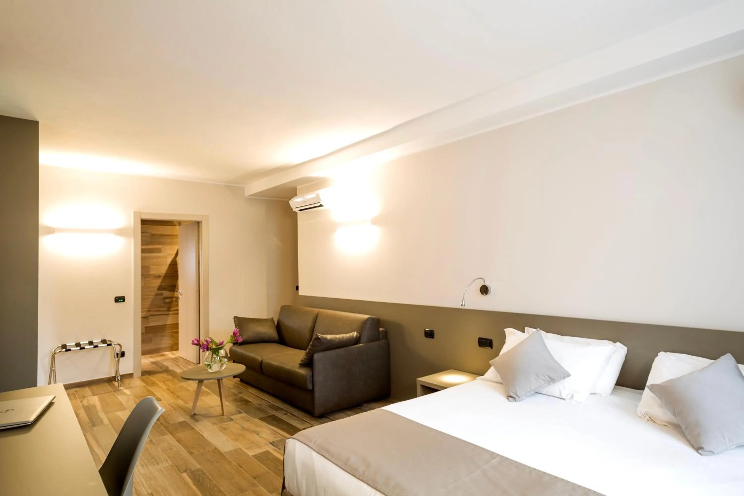 Photo of the whole room, Bed in Hotel Baia di Paré