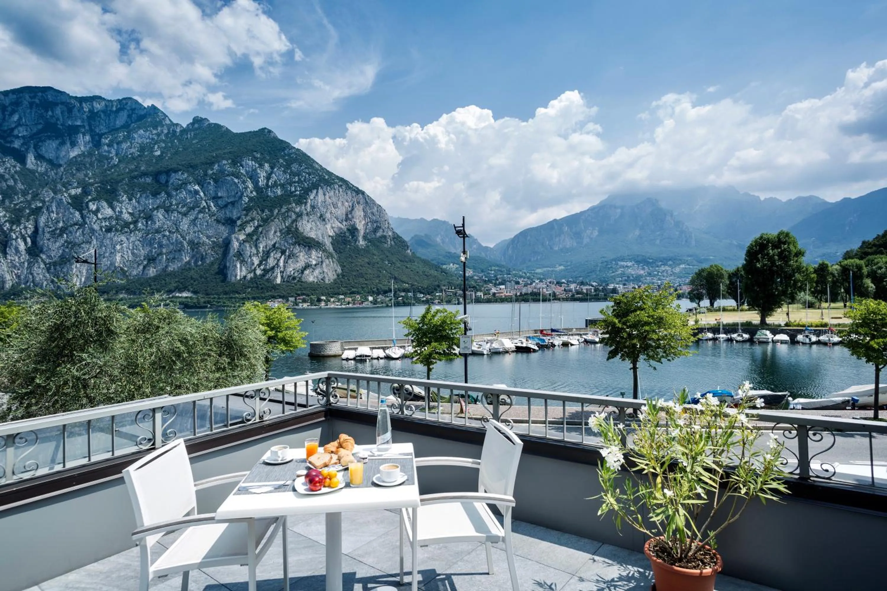 Lake view in Hotel Baia di Paré