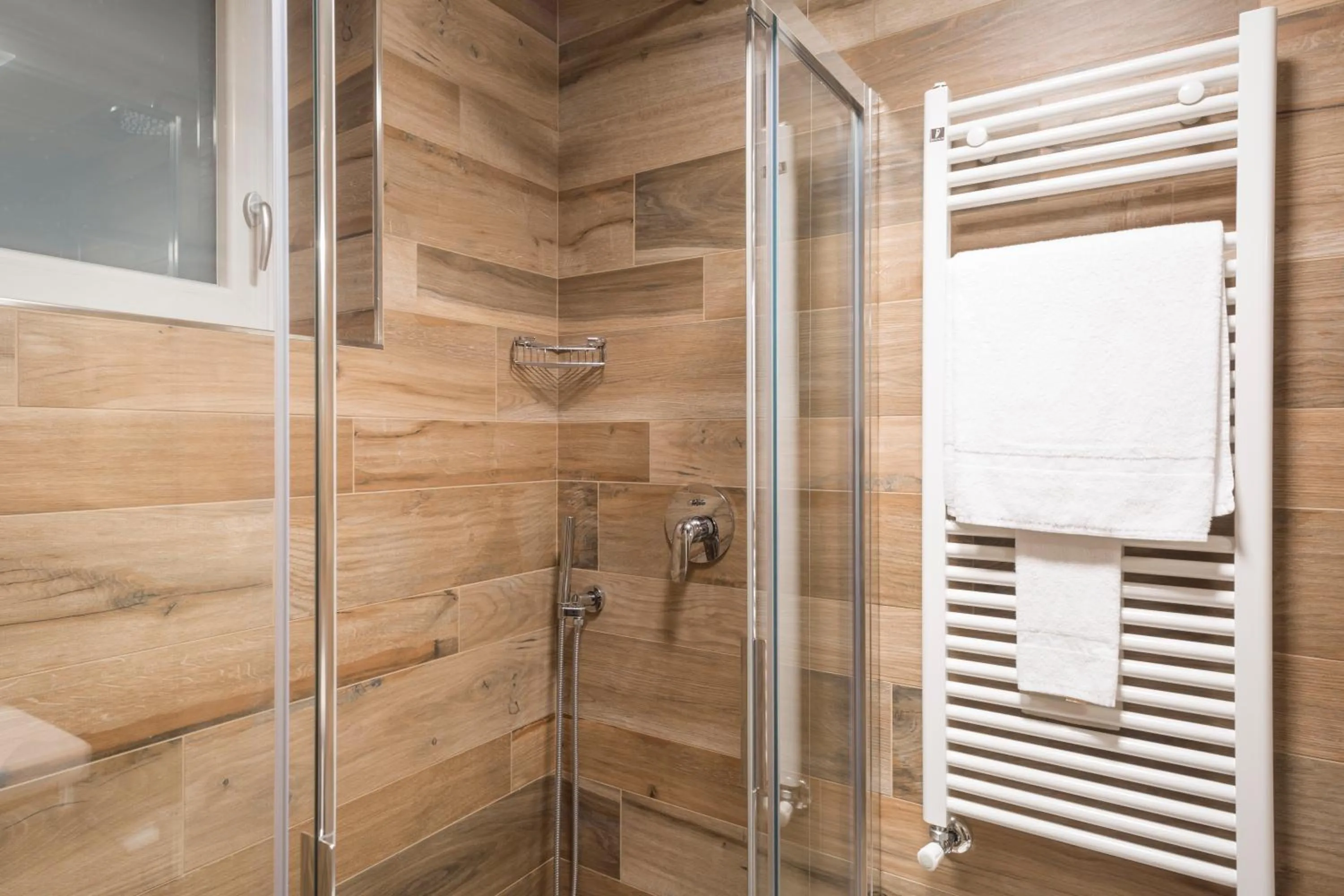 Shower in Hotel Baia di Paré