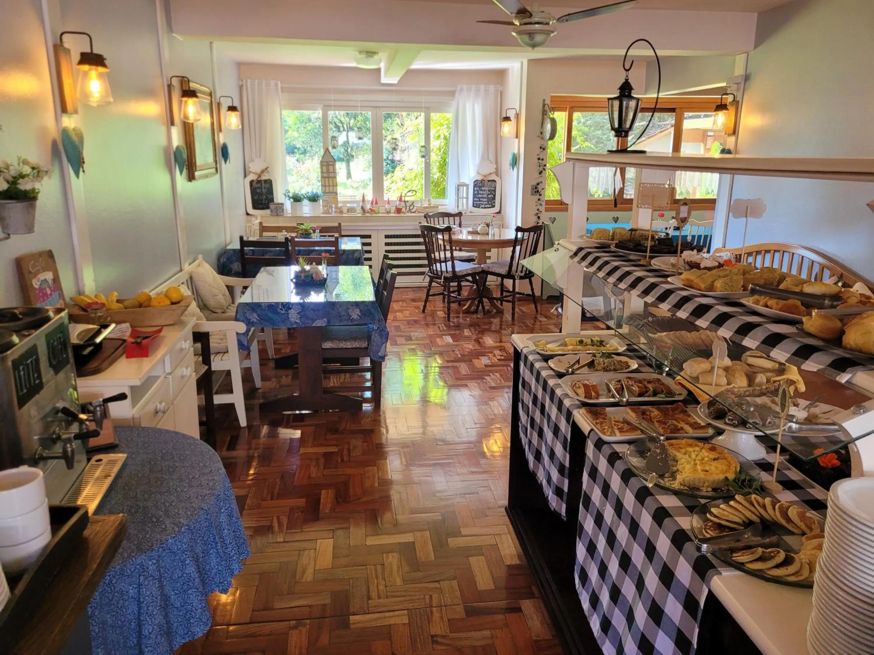 Buffet breakfast in Pousada Betânia