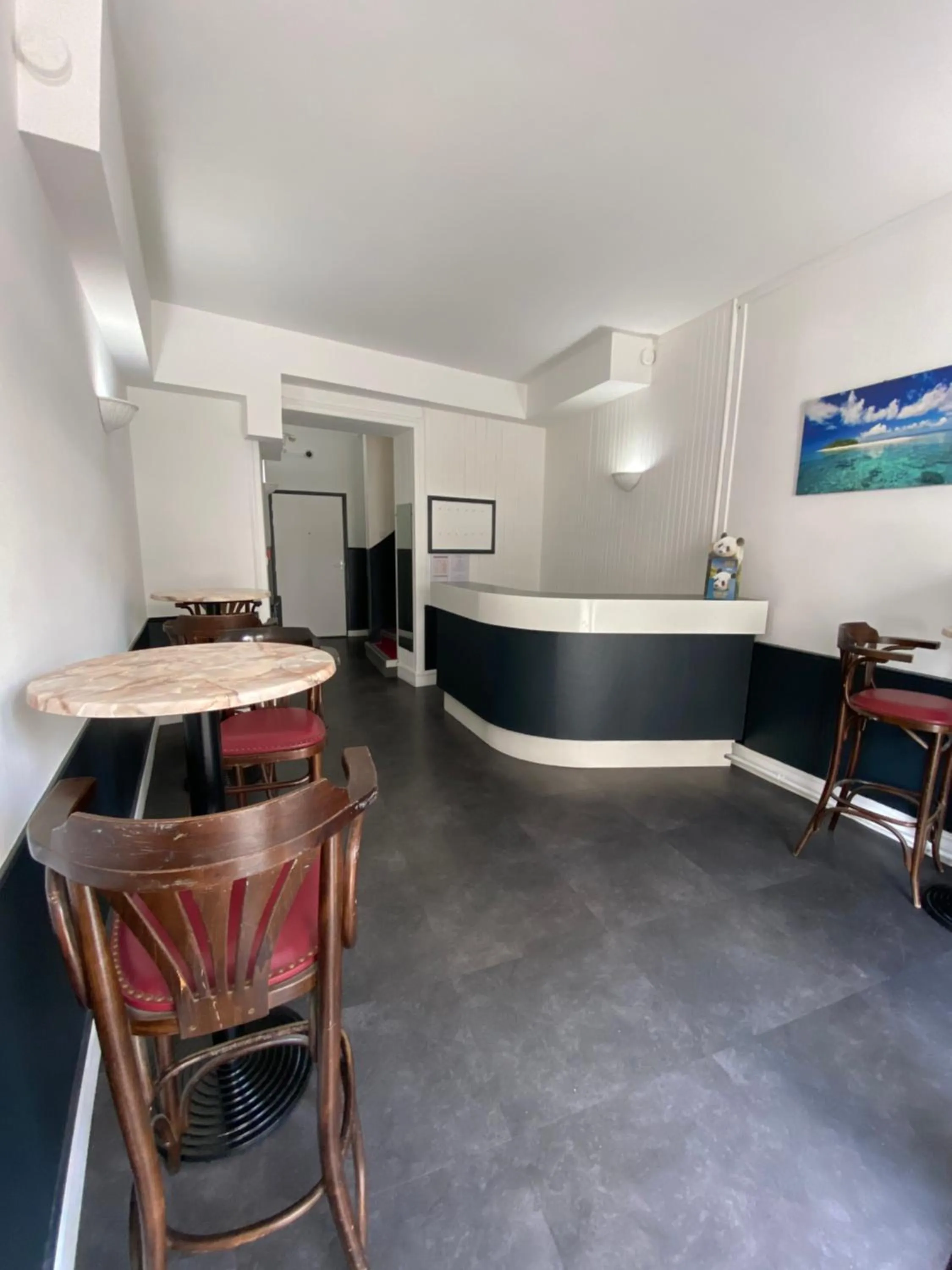 Seating area in Hotel du Centre Lucé Chartres