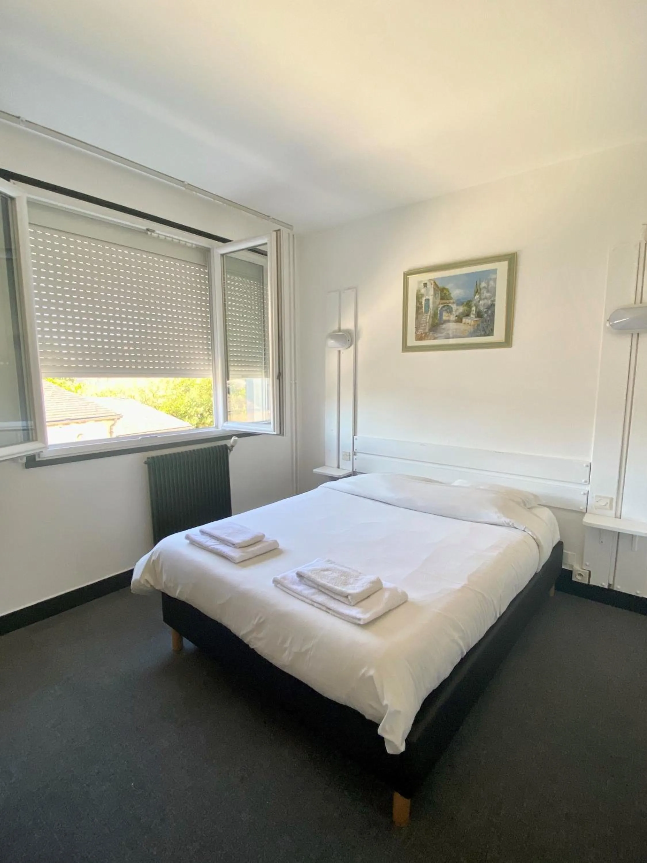 Photo of the whole room, Bed in Hotel du Centre Lucé Chartres