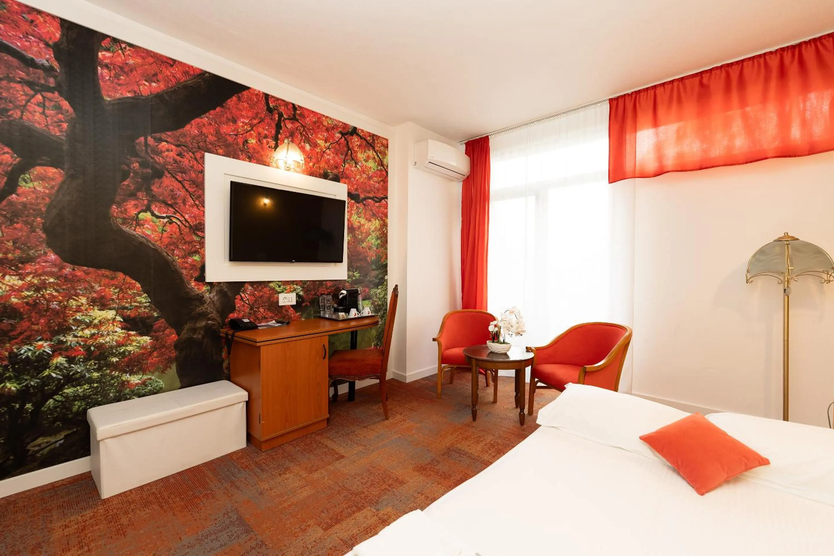 Living room, Bed in MyContinental Suceava