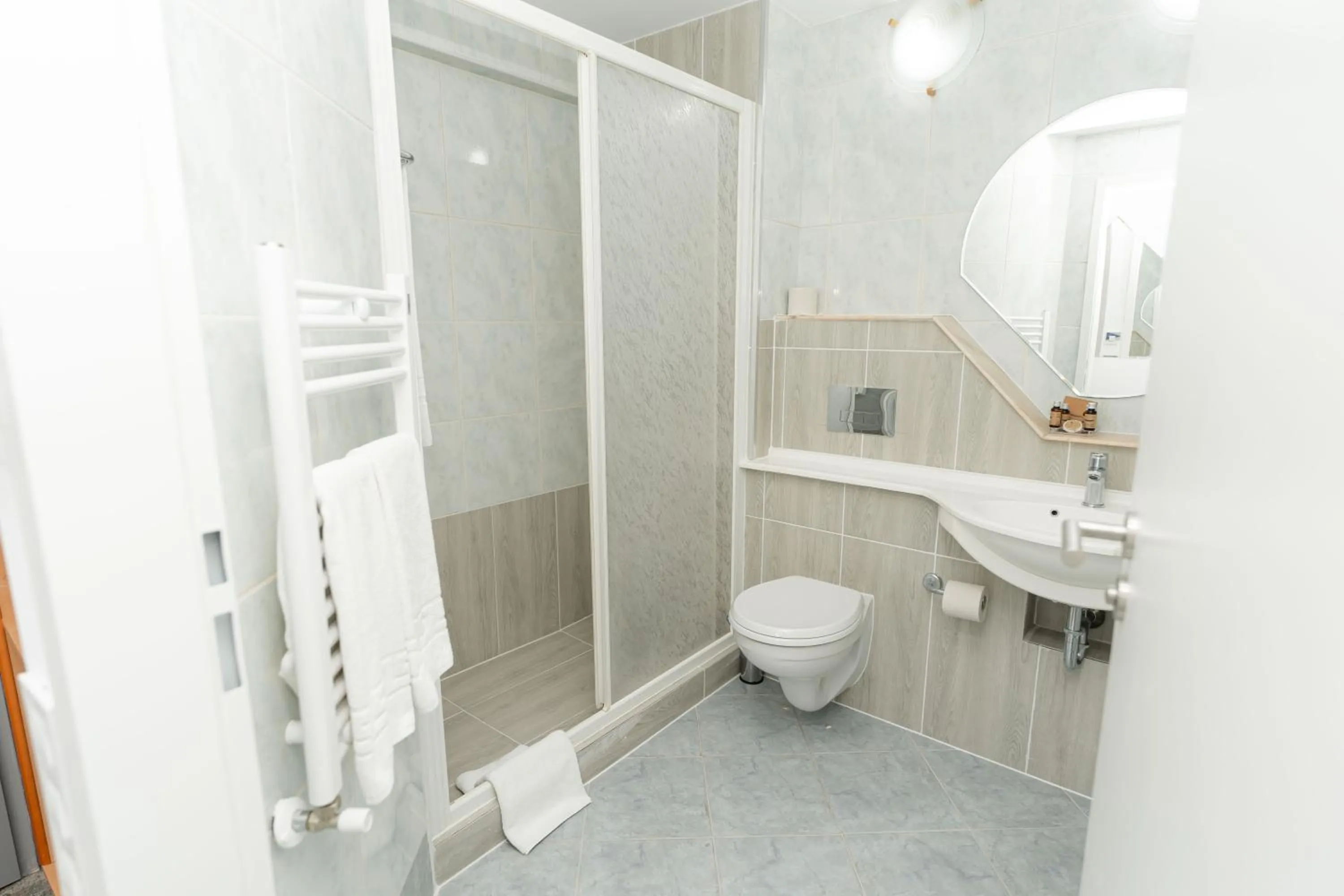 Shower in MyContinental Suceava