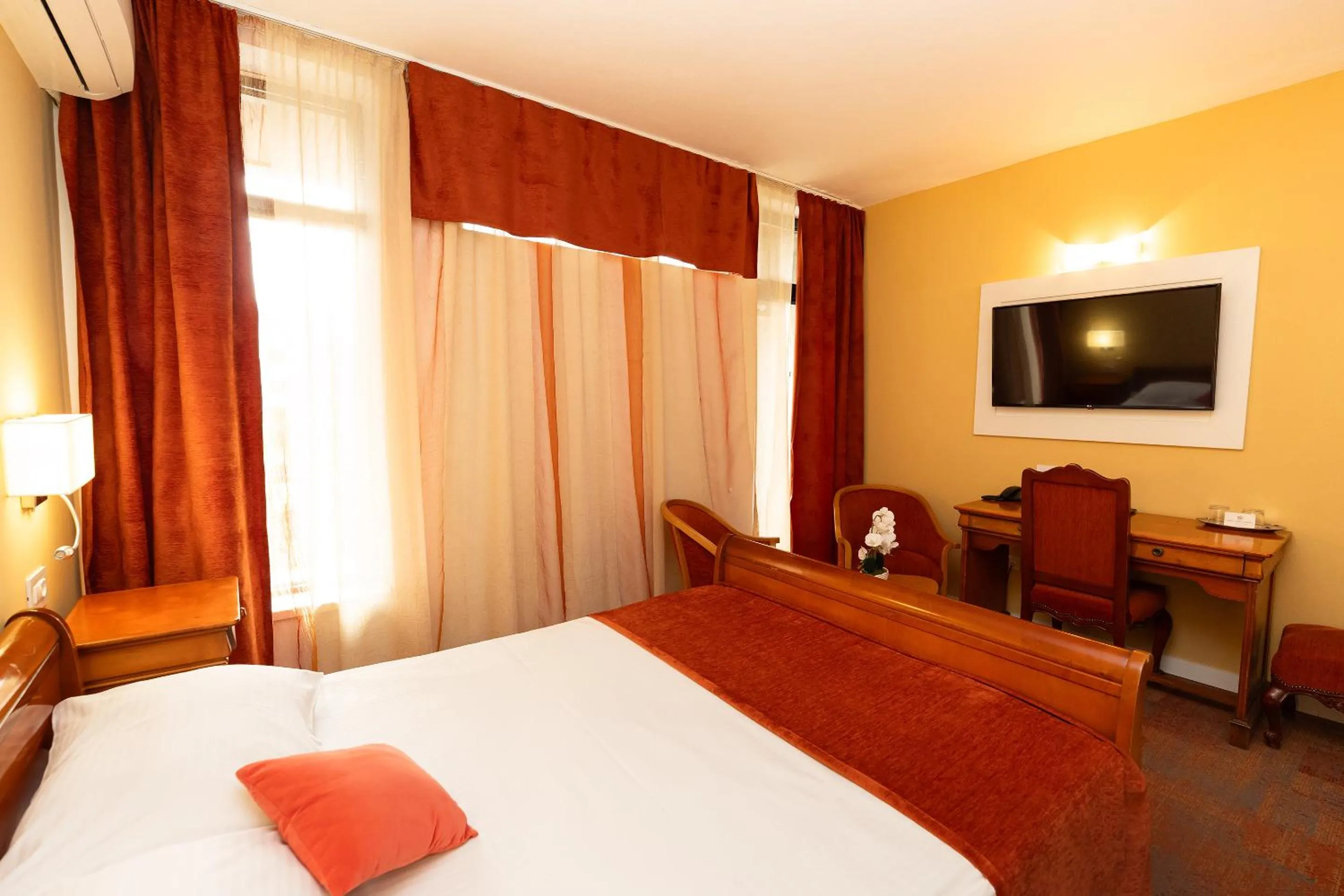 Bedroom, Bed in MyContinental Suceava