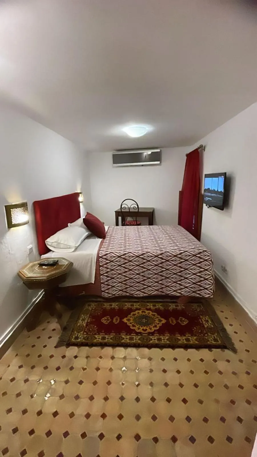 Communal lounge/ TV room, Bed in Dar Rehla