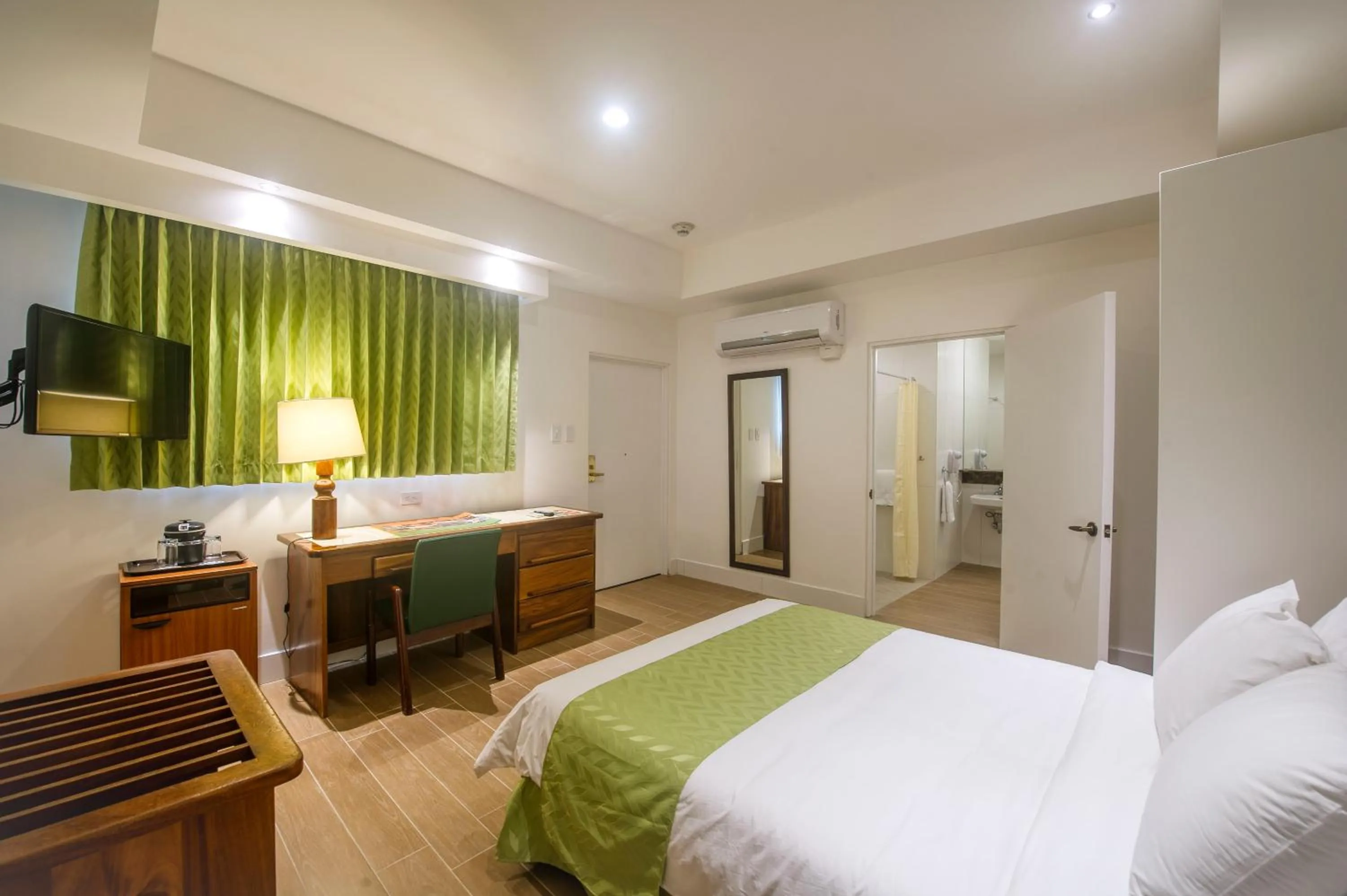 Facility for disabled guests, Bed in Balmoral Hotel San José CR, Historic District