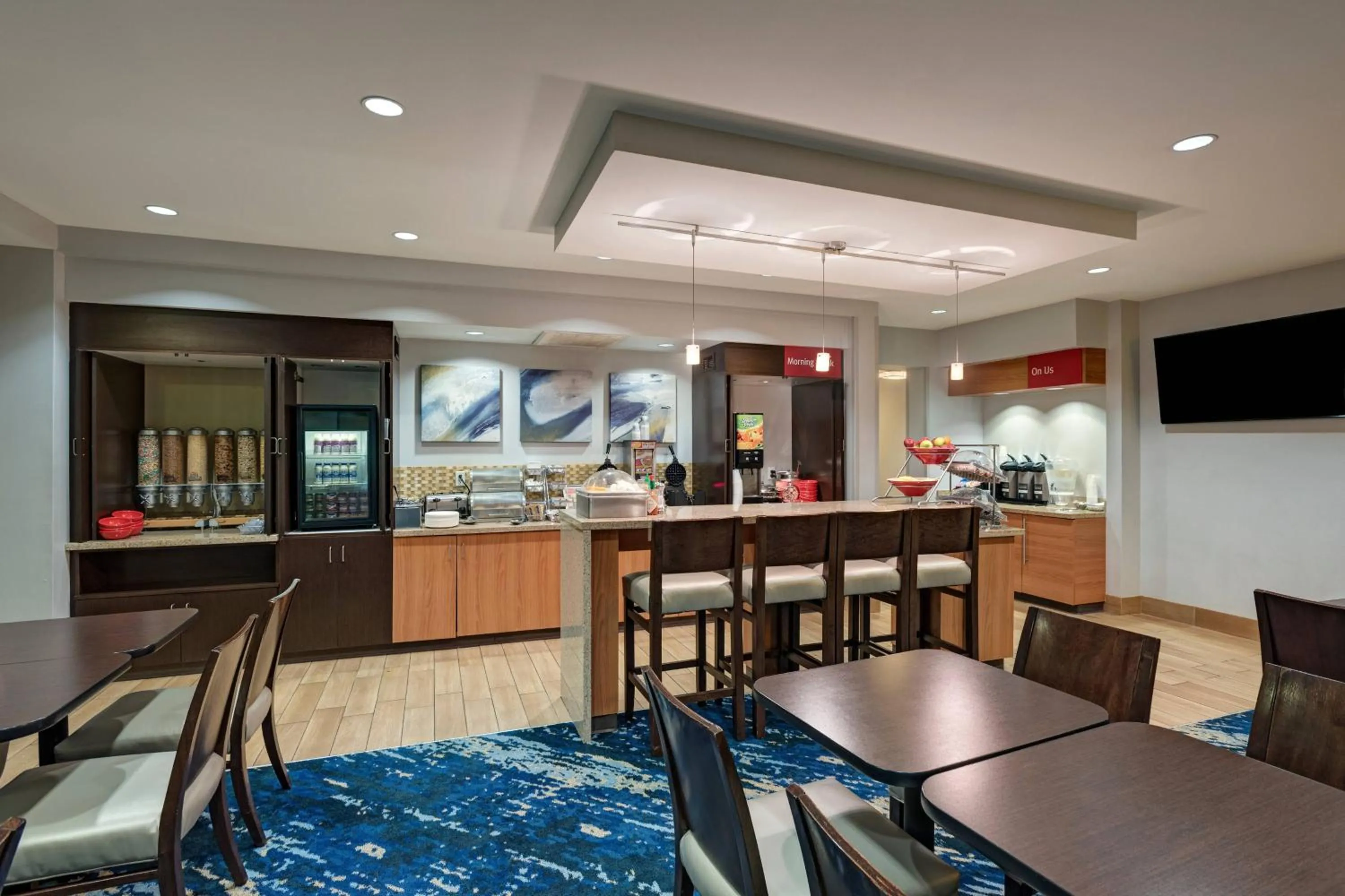Breakfast in TownePlace Suites by Marriott Monroe