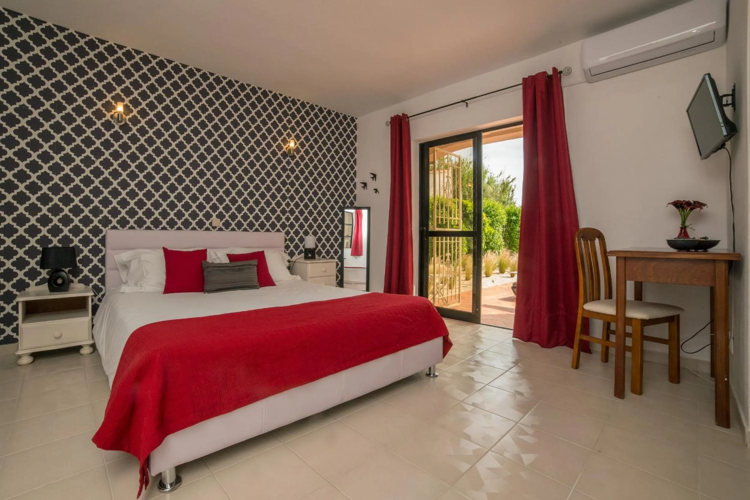 Photo of the whole room, Bed in Casa Rosa Montes