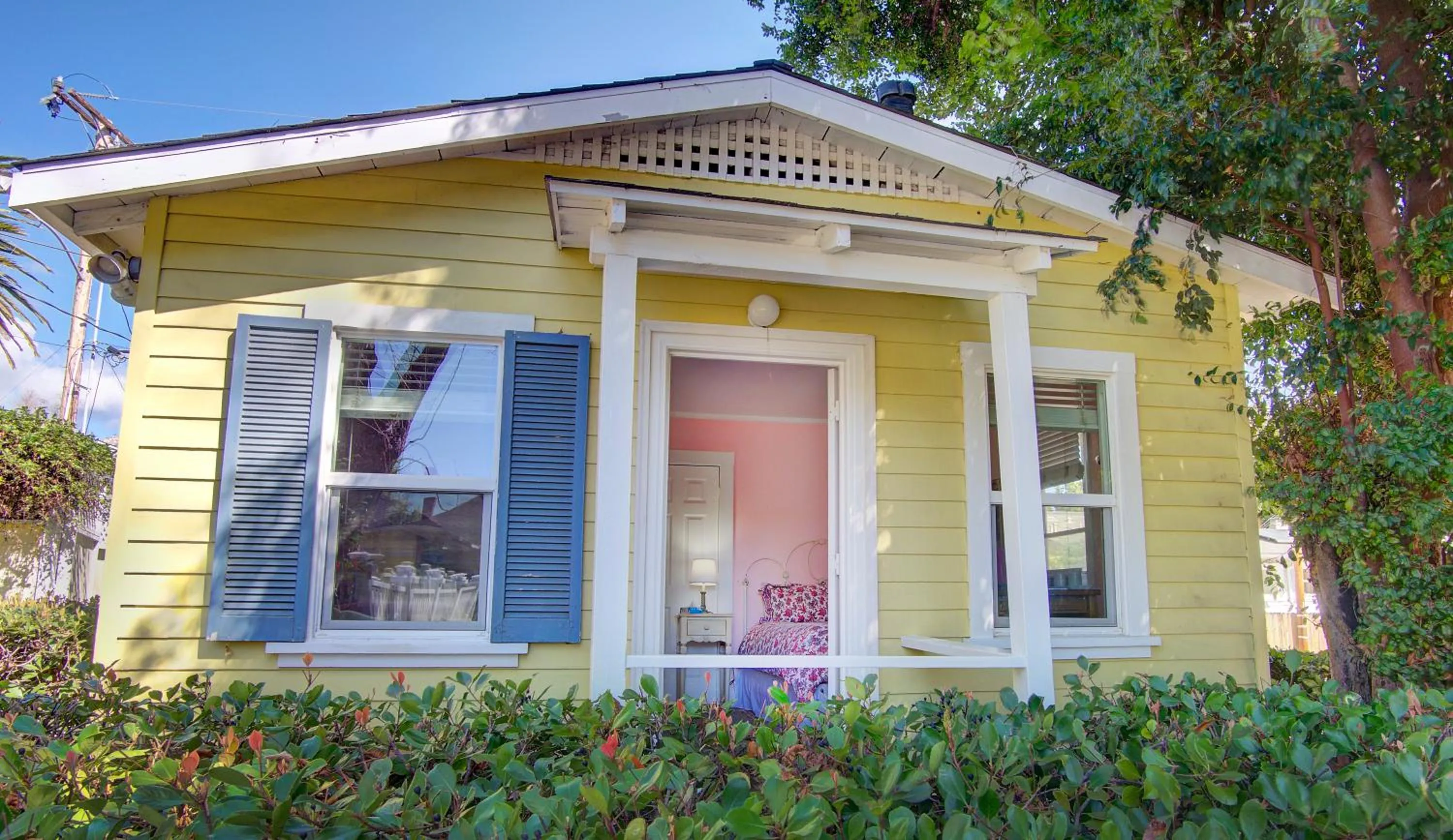 Property building in Secret Garden Inn & Cottages
