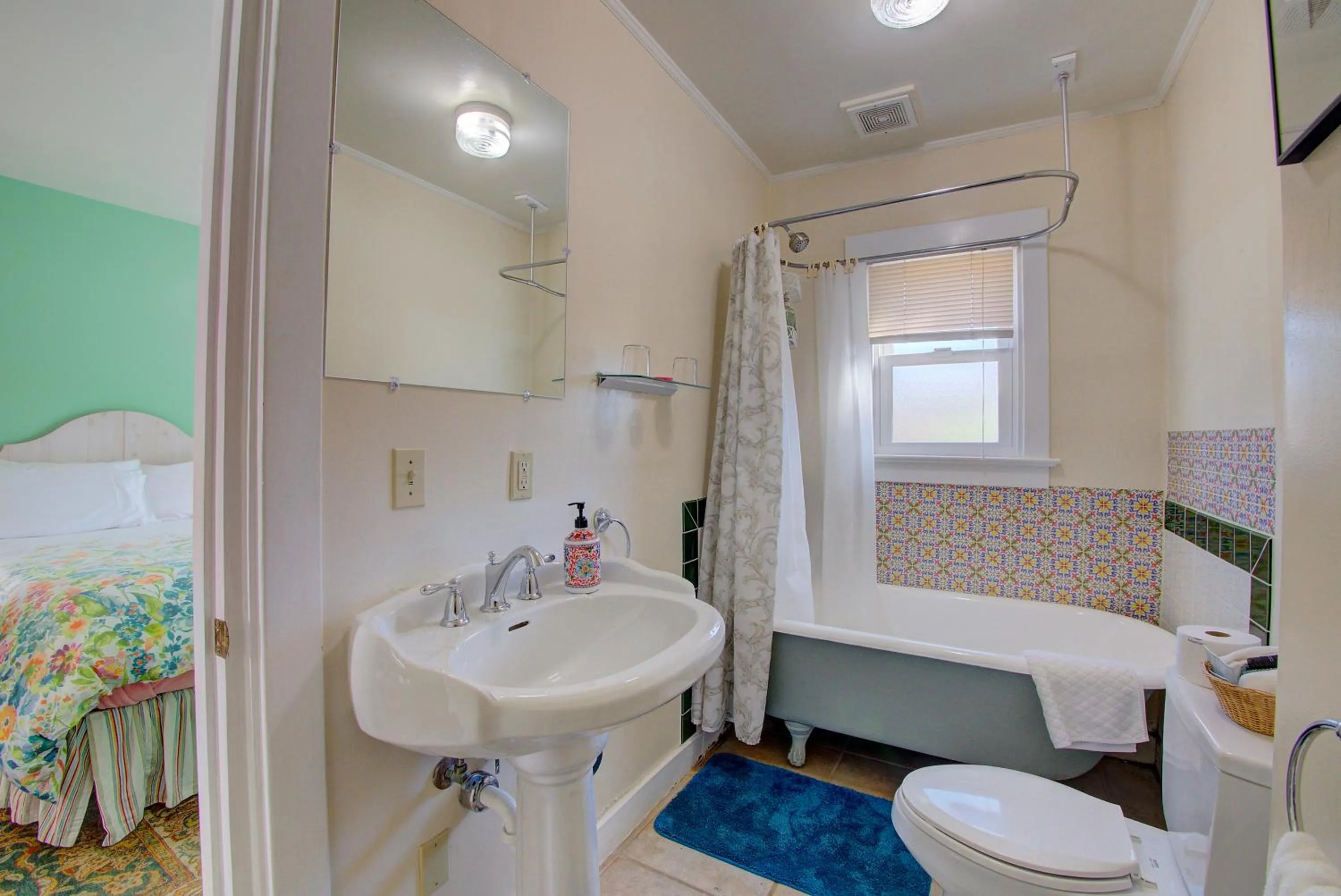 Bathroom in Secret Garden Inn & Cottages