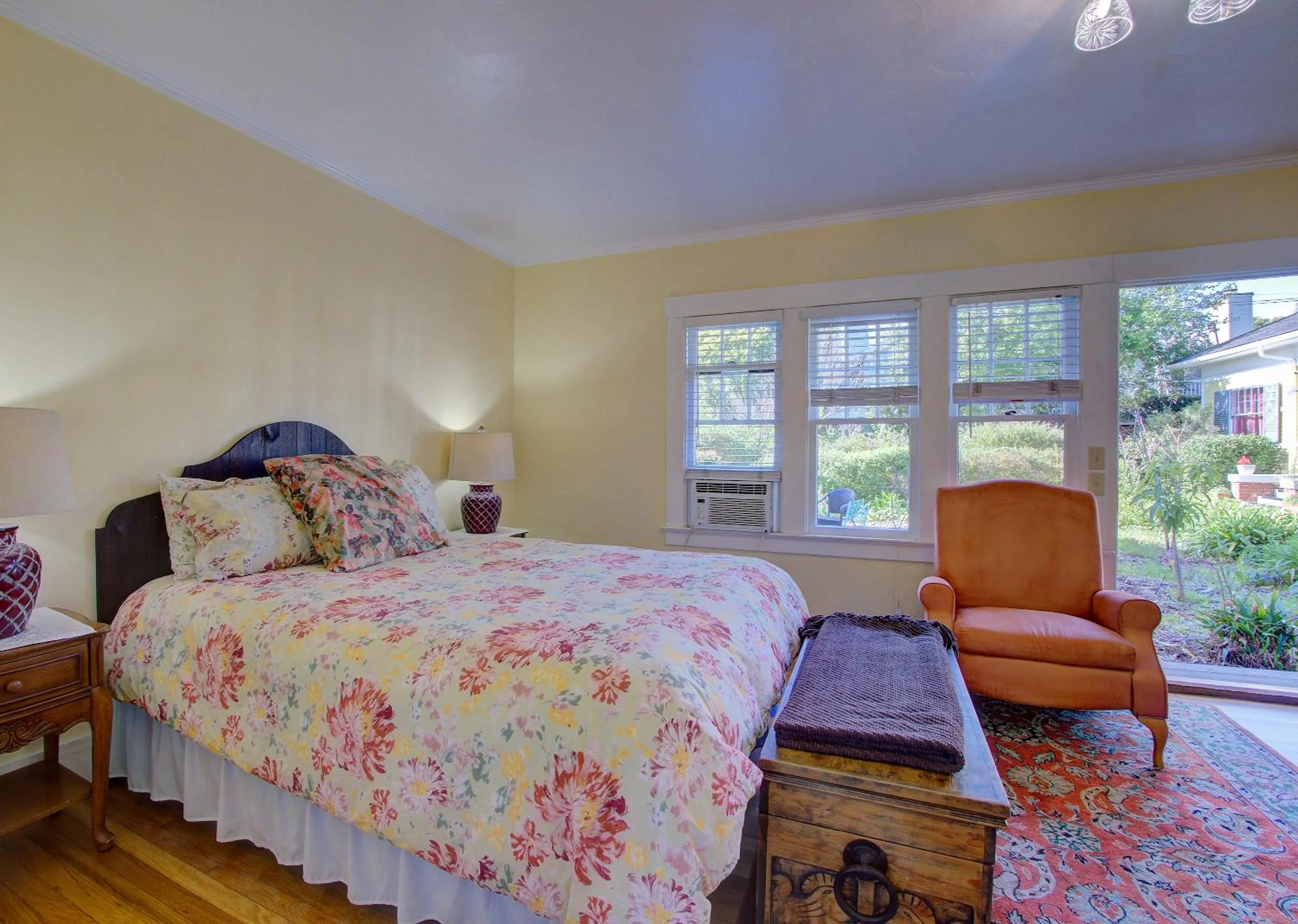 Bedroom, Bed in Secret Garden Inn & Cottages