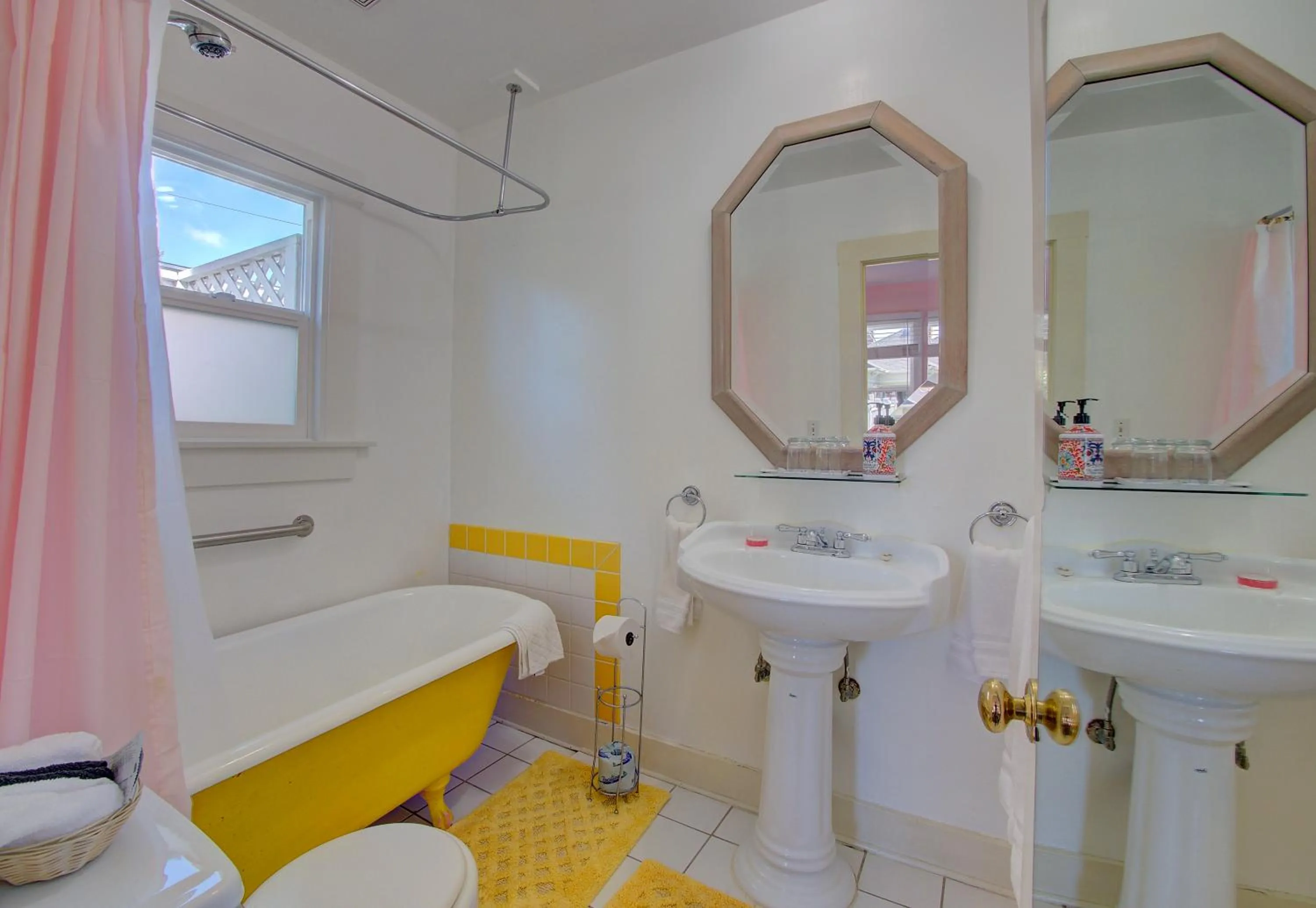 Bathroom in Secret Garden Inn & Cottages