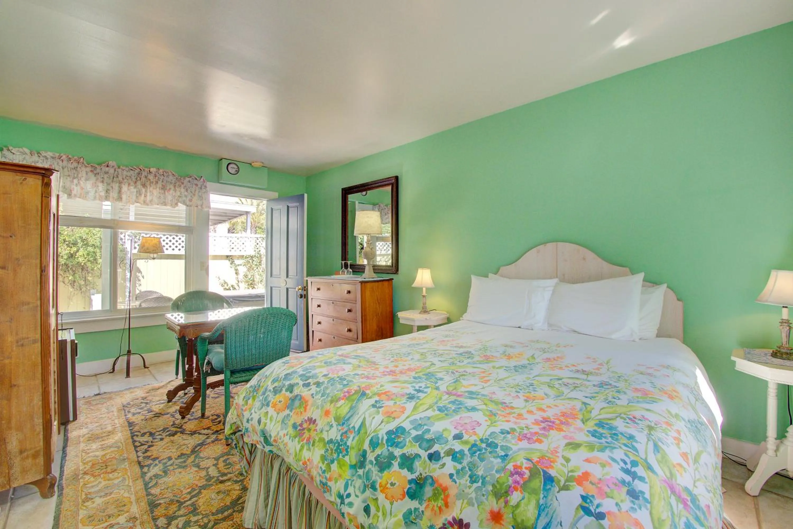 Bedroom, Bed in Secret Garden Inn & Cottages