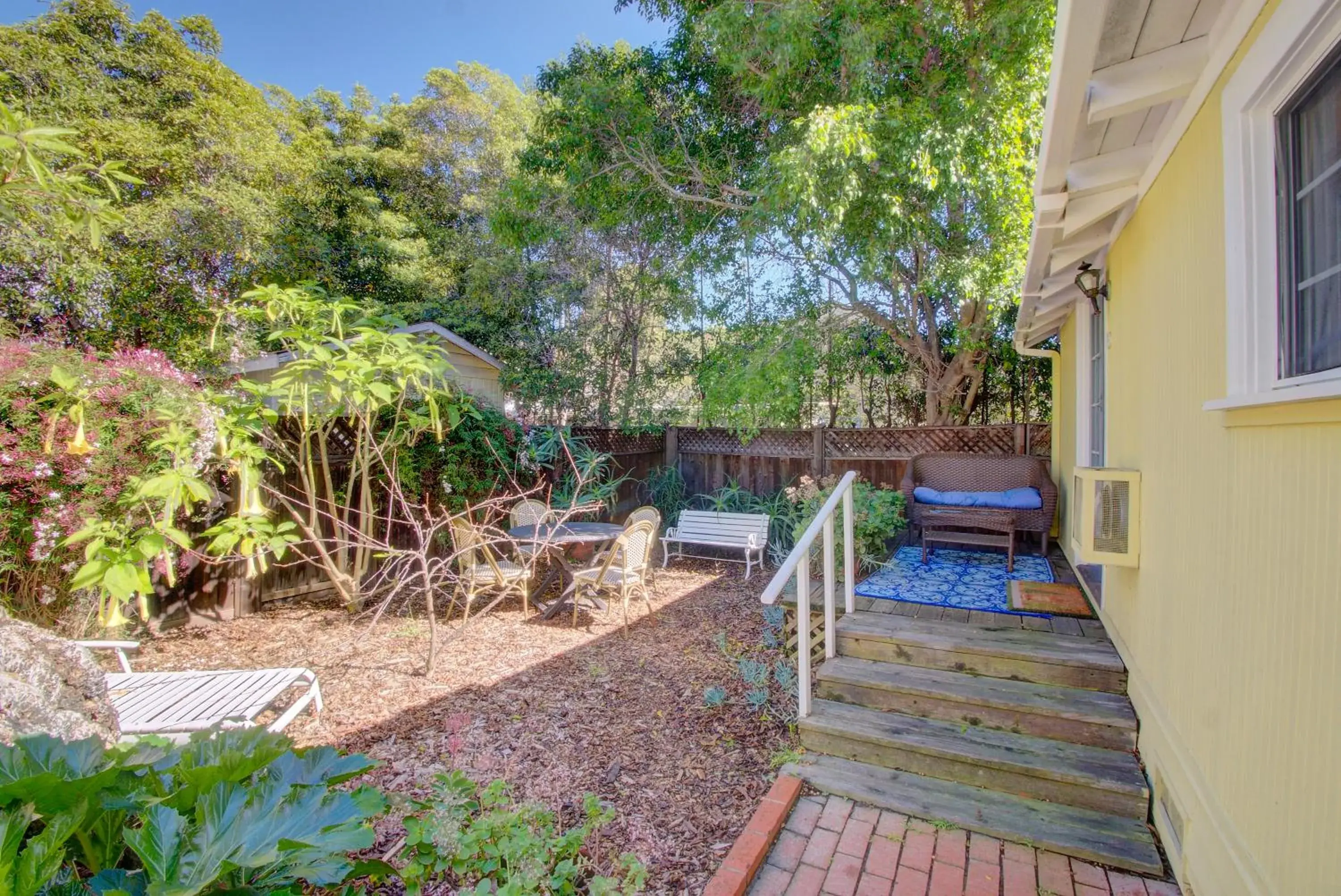 Double Room with Garden View in Secret Garden Inn & Cottages Double Room with Garden View in Secret Garden Inn & Cottages