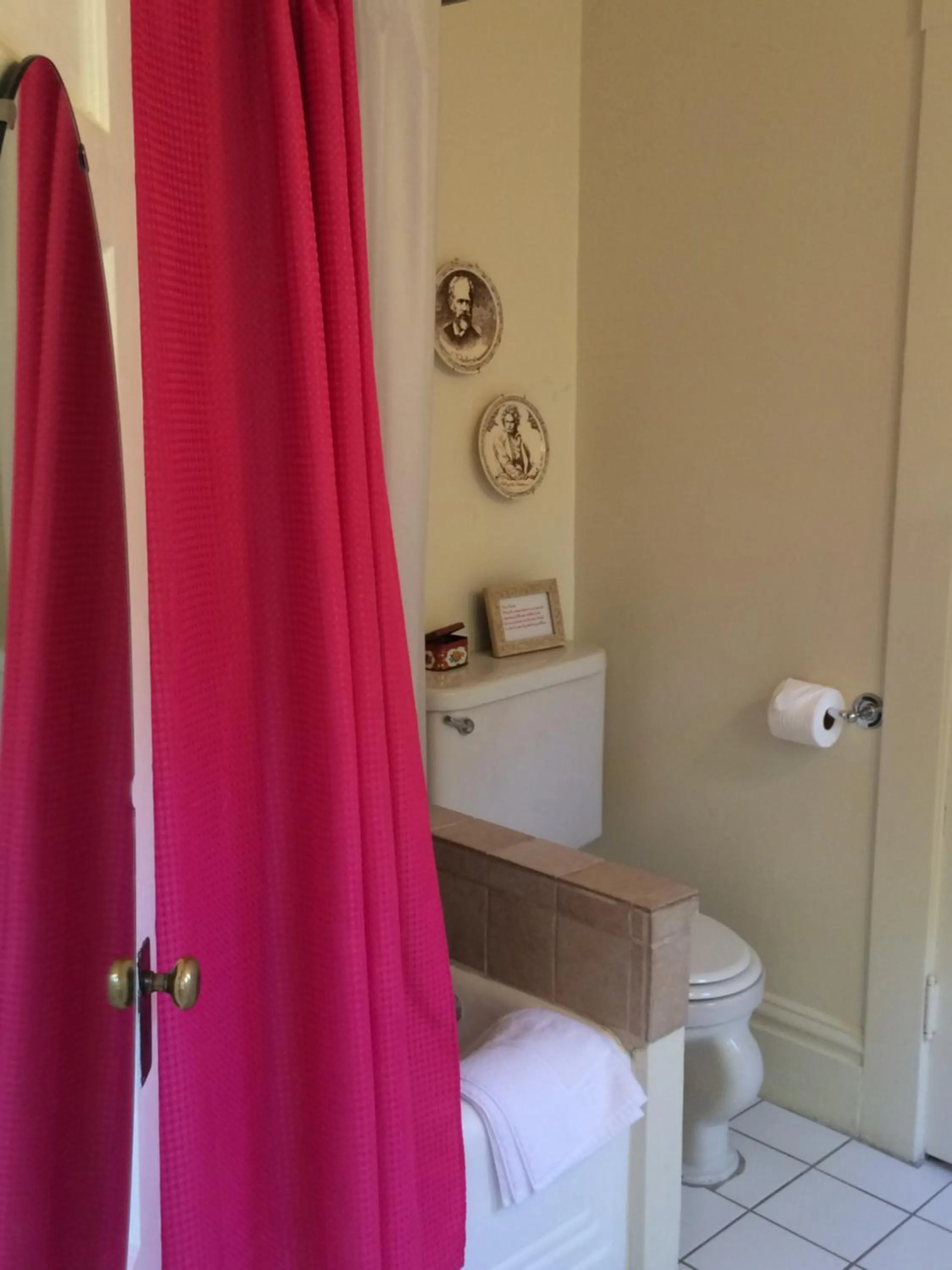 Bathroom in Secret Garden Inn & Cottages