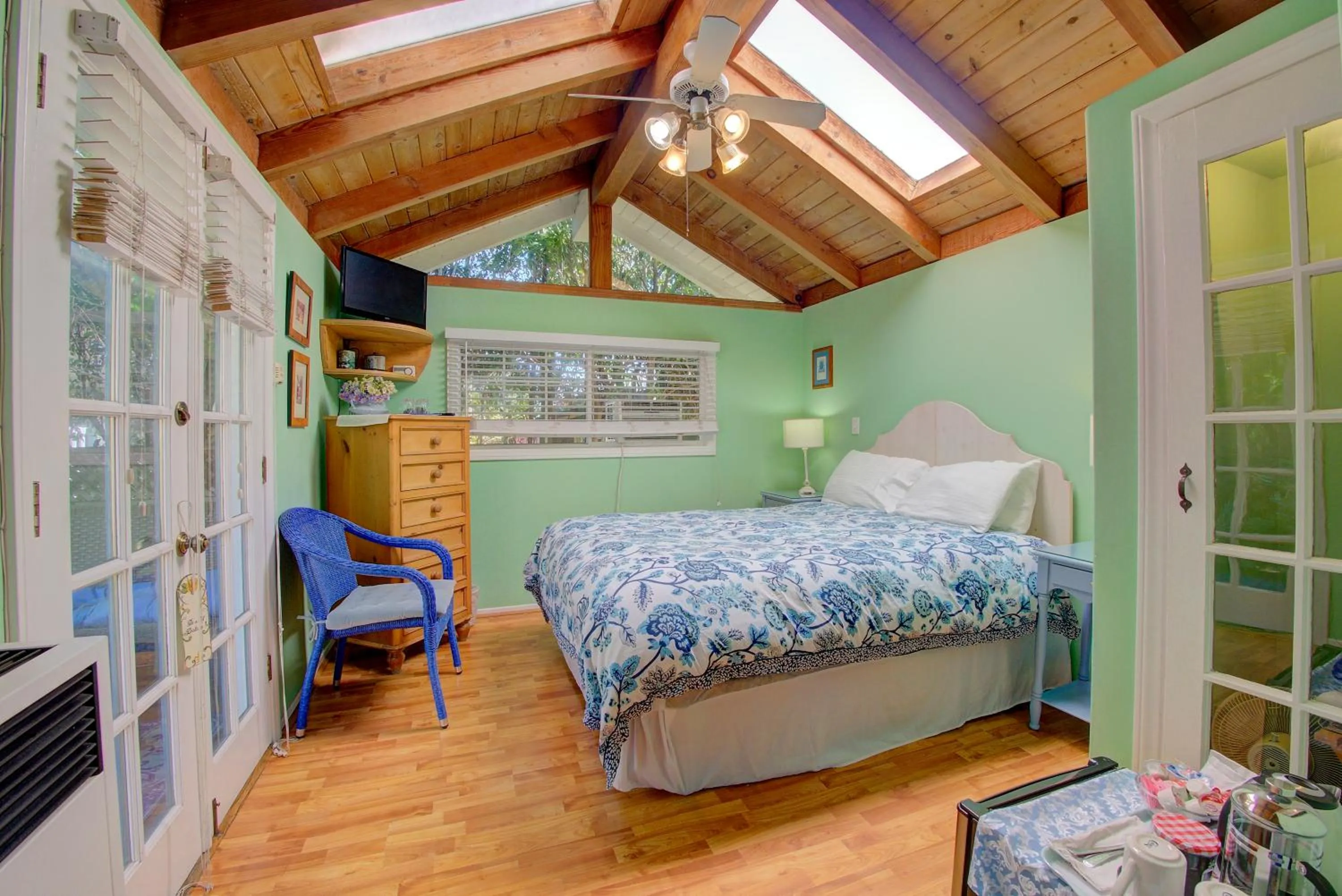 Bedroom, Bed in Secret Garden Inn & Cottages