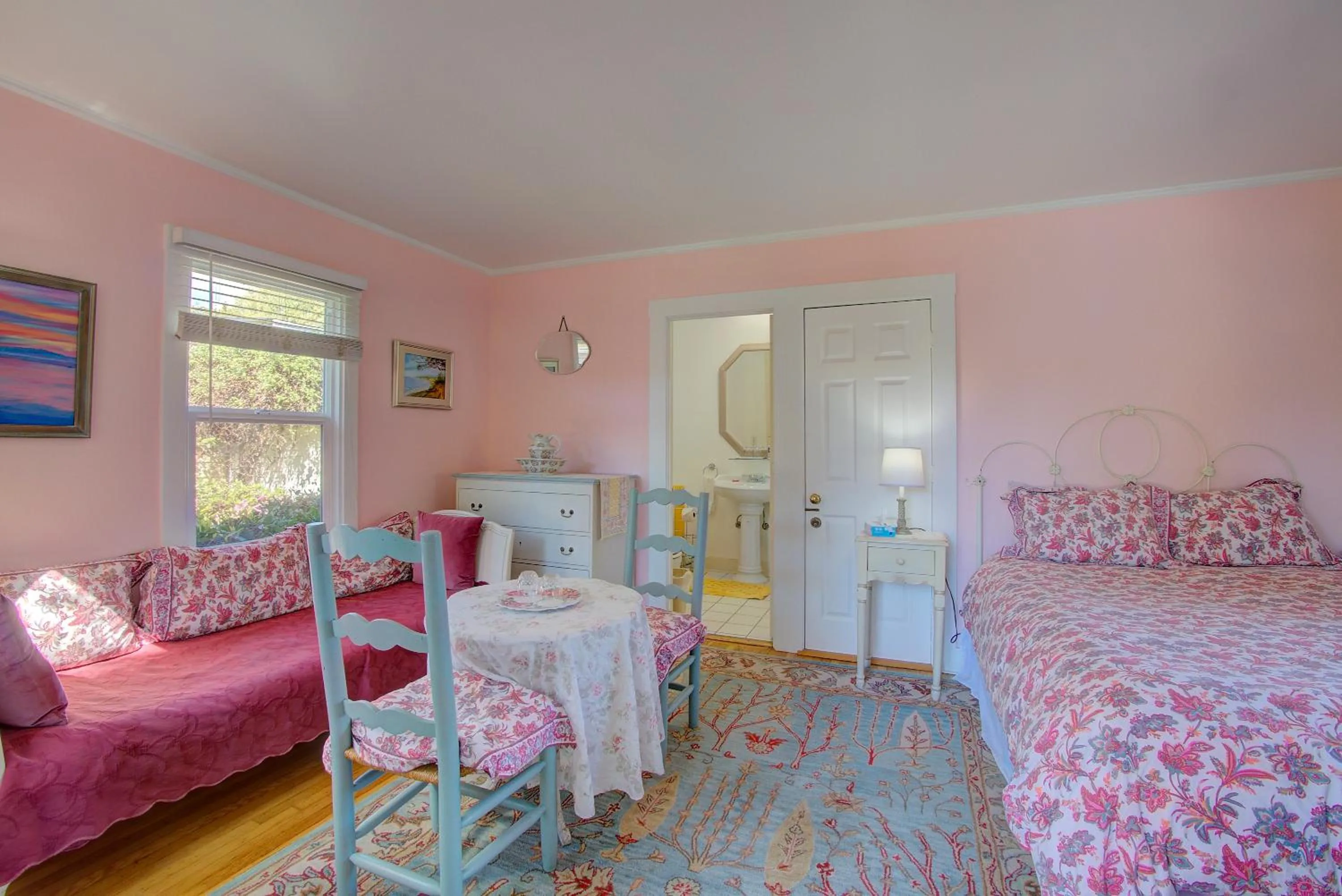 Bedroom, Bed in Secret Garden Inn & Cottages