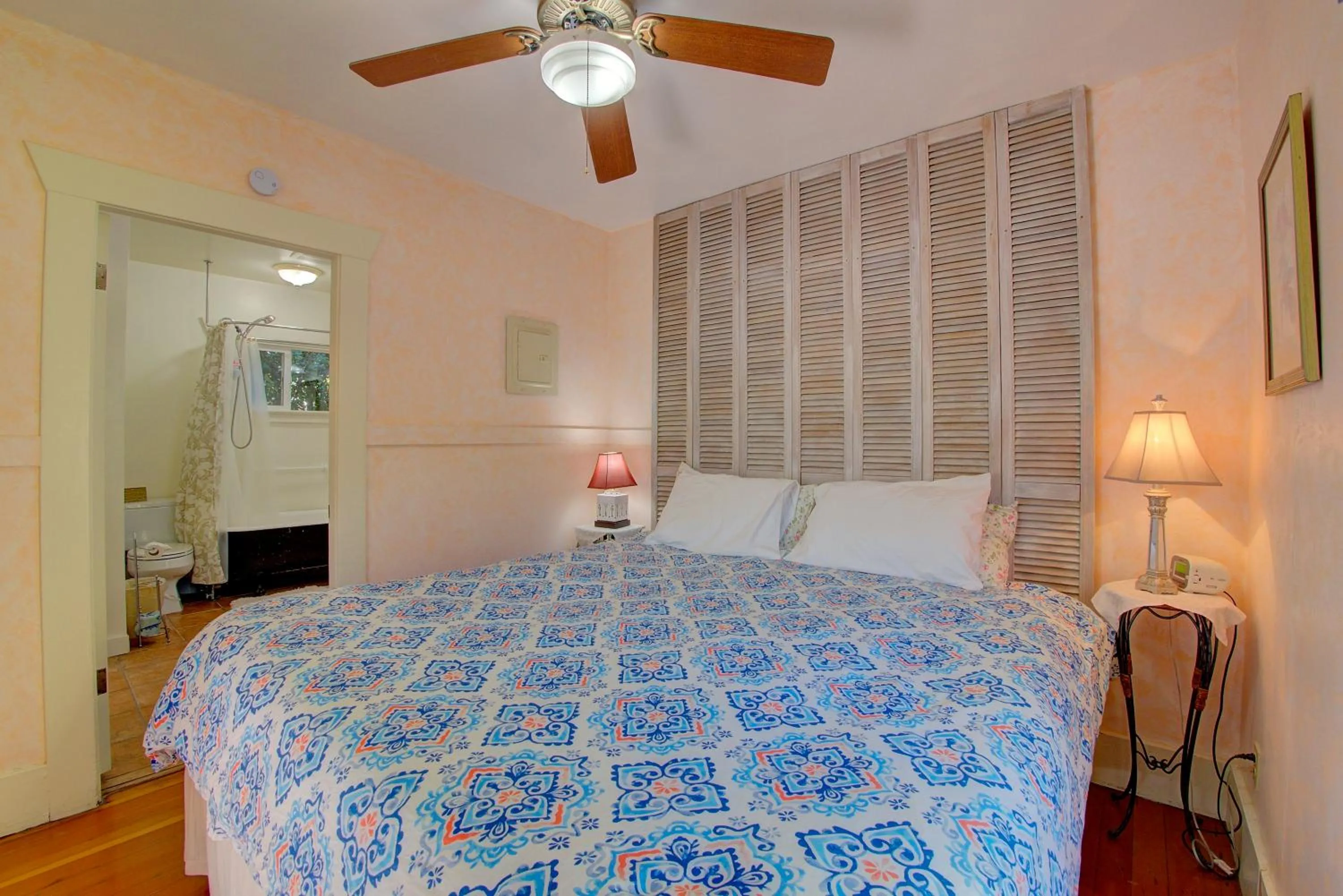 Bedroom, Bed in Secret Garden Inn & Cottages