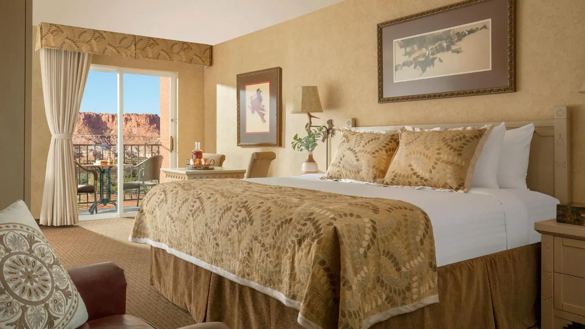 King Bed with Balcony in Capitol Reef Resort King Bed with Balcony in Capitol Reef Resort