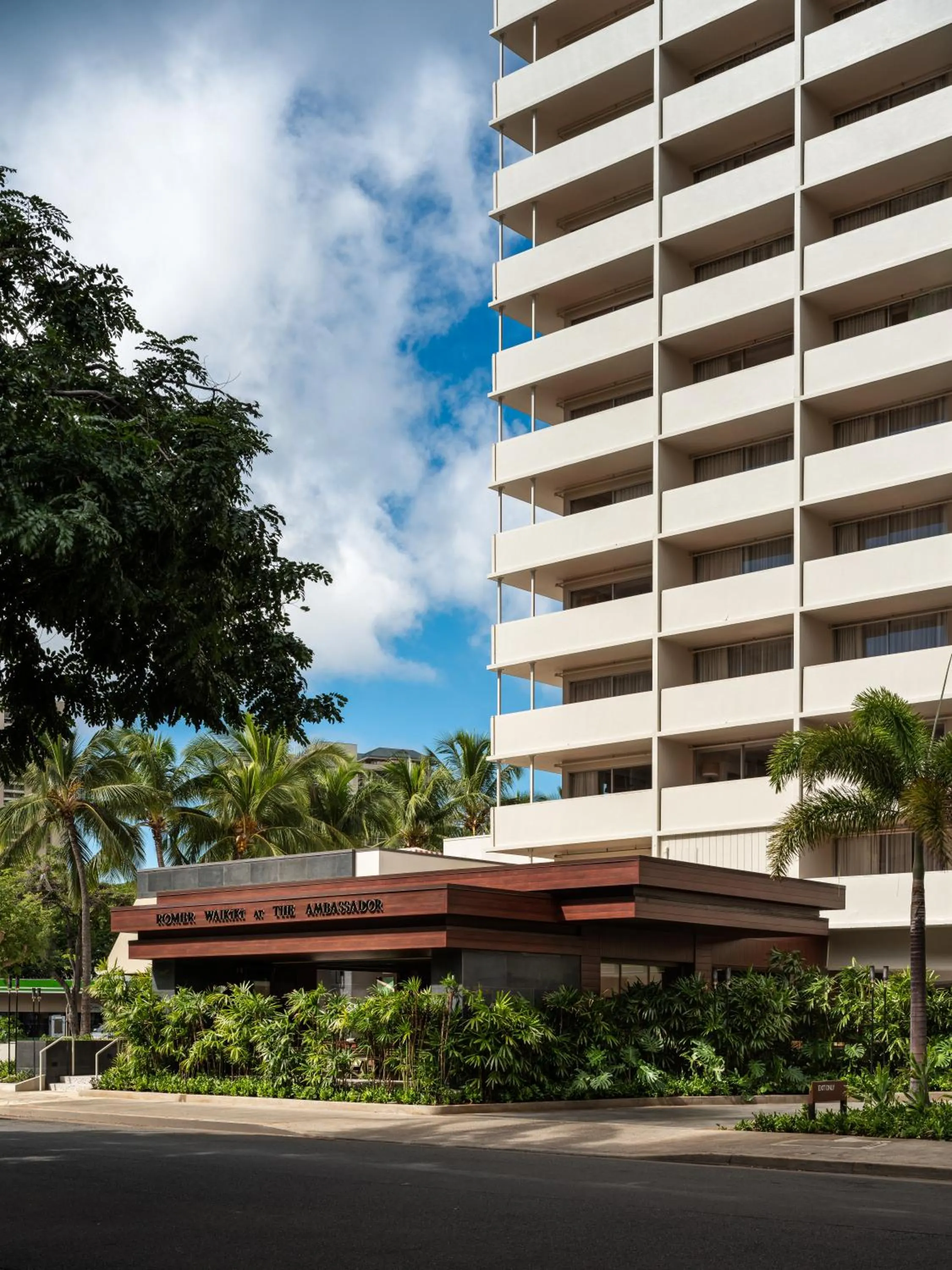 Facade/entrance in The Ambassador of Waikiki, Tapestry Collection by Hilton